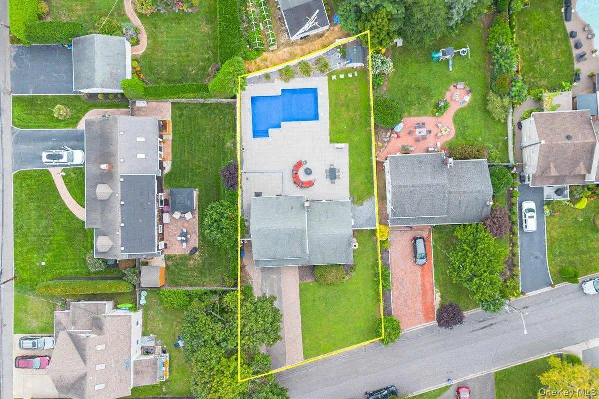 61 Carleton Avenue, Babylon, NY, 4 Bedrooms Bedrooms, 8 Rooms Rooms,2 BathroomsBathrooms,Residential,For Rent,Carleton,0,1048520 61 Carleton Avenue, Babylon, NY, 4 Bedrooms Bedrooms, 8 Rooms Rooms,2 BathroomsBathrooms,Residential,For Rent,Carleton,0,1048520