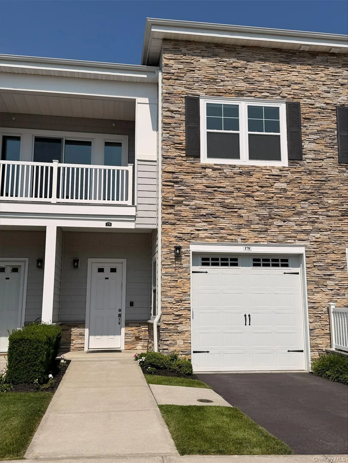 178 Summer Circle, Huntington, NY, 2 Bedrooms Bedrooms, 7 Rooms Rooms,2 BathroomsBathrooms,Residential Lease,For Rent,Summer,0,1048527 178 Summer Circle, Huntington, NY, 2 Bedrooms Bedrooms, 7 Rooms Rooms,2 BathroomsBathrooms,Residential Lease,For Rent,Summer,0,1048527