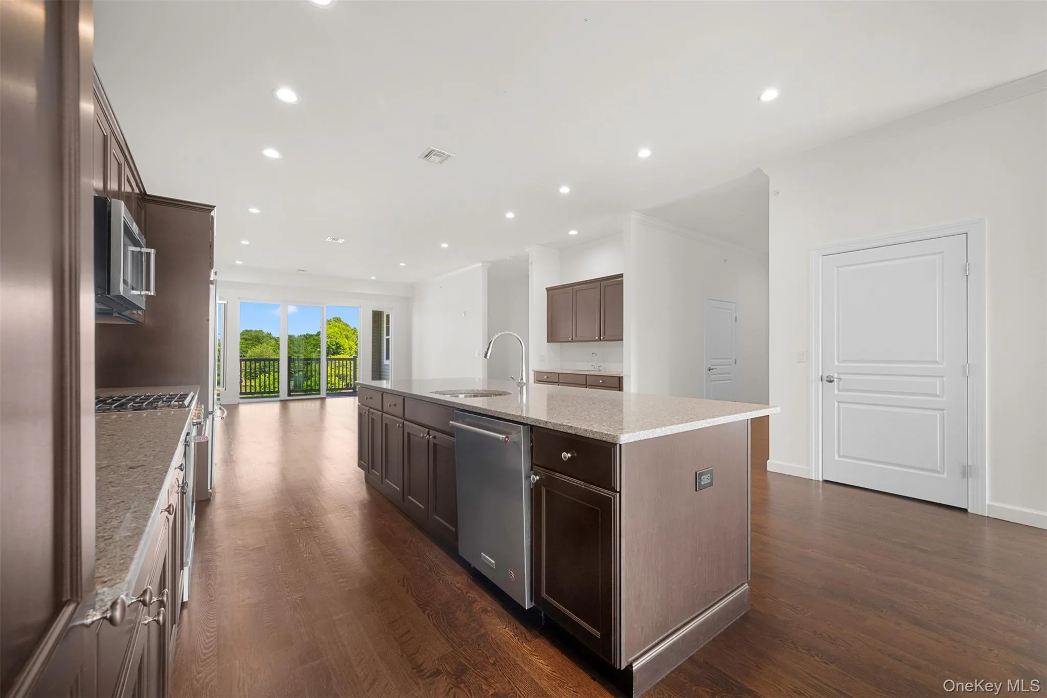 178 Summer Circle, Huntington, NY, 2 Bedrooms Bedrooms, 7 Rooms Rooms,2 BathroomsBathrooms,Residential Lease,For Rent,Summer,0,1048527 178 Summer Circle, Huntington, NY, 2 Bedrooms Bedrooms, 7 Rooms Rooms,2 BathroomsBathrooms,Residential Lease,For Rent,Summer,0,1048527