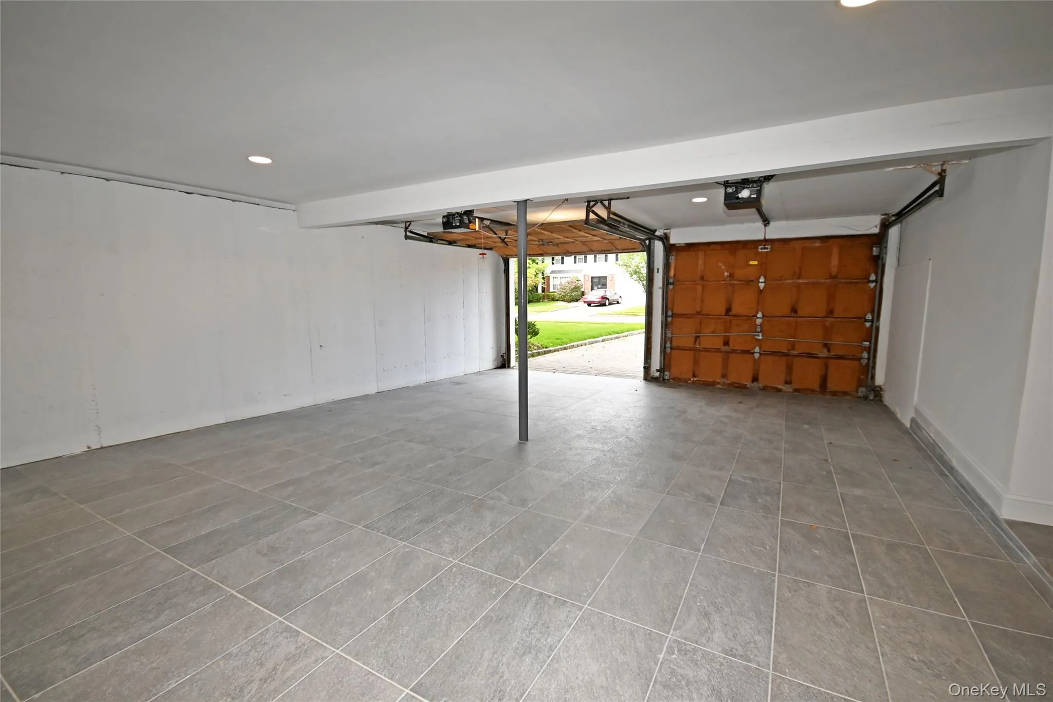 19 Carriage Road, North Hempstead, NY, 4 Bedrooms Bedrooms, 7 Rooms Rooms,3 BathroomsBathrooms,Residential Lease,For Rent,Carriage,0,1048531 19 Carriage Road, North Hempstead, NY, 4 Bedrooms Bedrooms, 7 Rooms Rooms,3 BathroomsBathrooms,Residential Lease,For Rent,Carriage,0,1048531