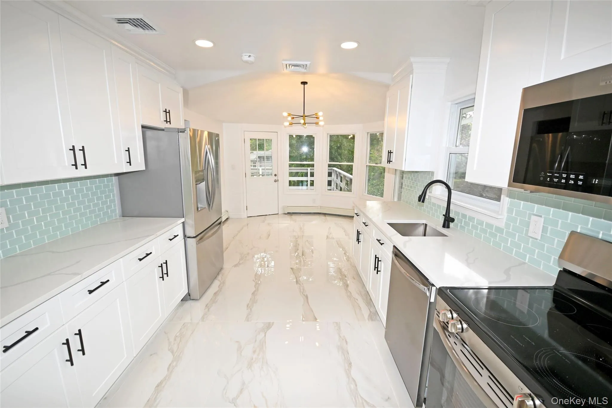 19 Carriage Road, North Hempstead, NY, 4 Bedrooms Bedrooms, 7 Rooms Rooms,3 BathroomsBathrooms,Residential Lease,For Rent,Carriage,0,1048531 19 Carriage Road, North Hempstead, NY, 4 Bedrooms Bedrooms, 7 Rooms Rooms,3 BathroomsBathrooms,Residential Lease,For Rent,Carriage,0,1048531