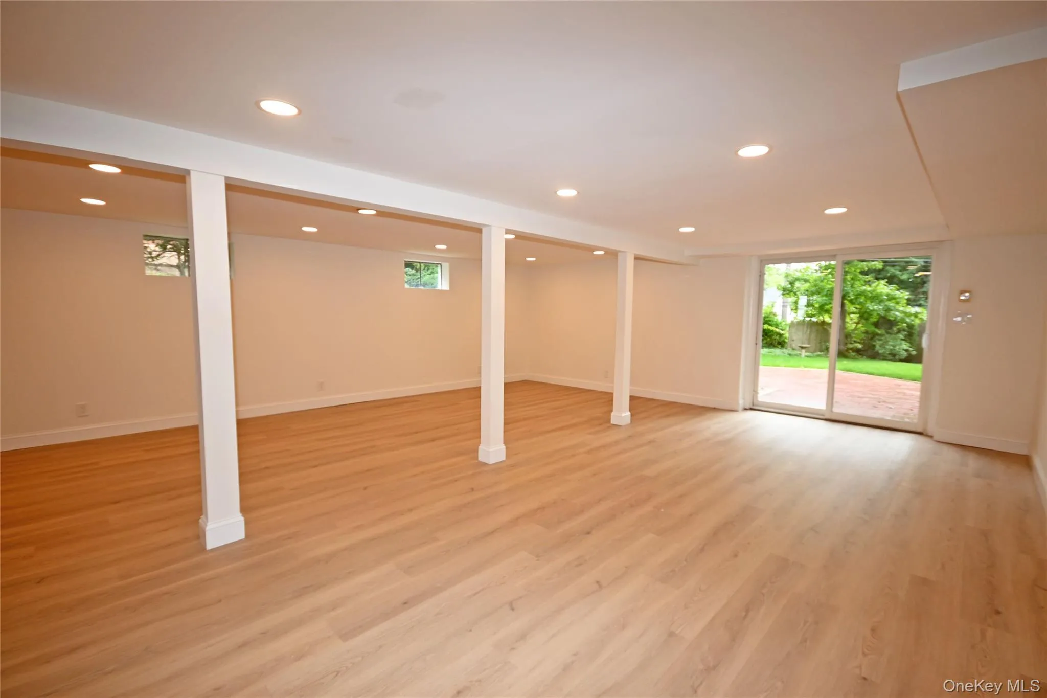 19 Carriage Road, North Hempstead, NY, 4 Bedrooms Bedrooms, 7 Rooms Rooms,3 BathroomsBathrooms,Residential Lease,For Rent,Carriage,0,1048531 19 Carriage Road, North Hempstead, NY, 4 Bedrooms Bedrooms, 7 Rooms Rooms,3 BathroomsBathrooms,Residential Lease,For Rent,Carriage,0,1048531
