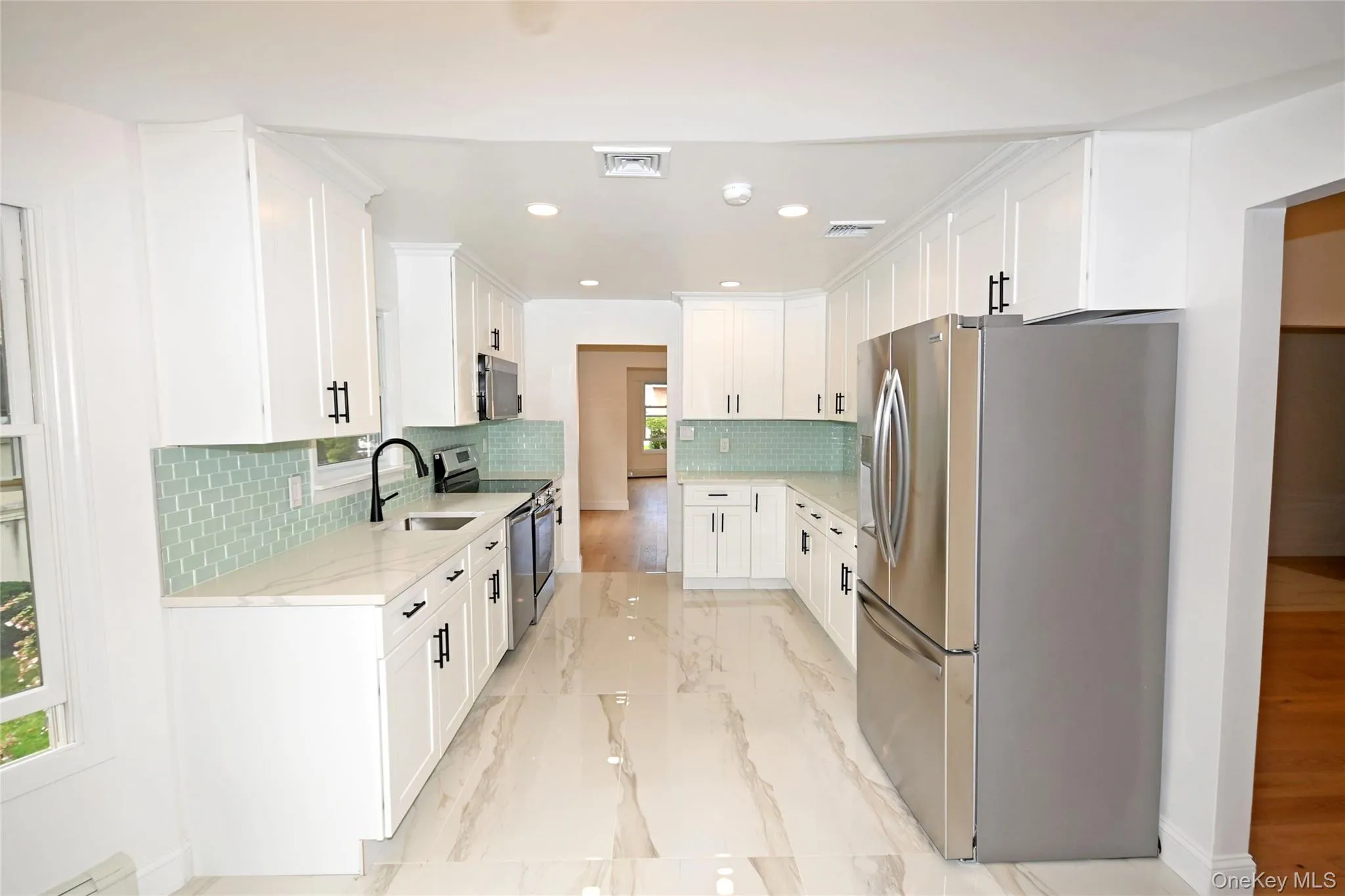 19 Carriage Road, North Hempstead, NY, 4 Bedrooms Bedrooms, 7 Rooms Rooms,3 BathroomsBathrooms,Residential Lease,For Rent,Carriage,0,1048531 19 Carriage Road, North Hempstead, NY, 4 Bedrooms Bedrooms, 7 Rooms Rooms,3 BathroomsBathrooms,Residential Lease,For Rent,Carriage,0,1048531