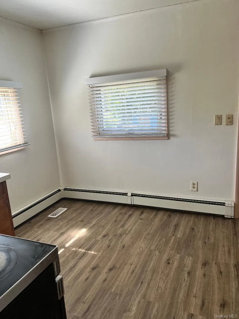 27 Dorsey Lane, Hyde Park, NY, 2 Bedrooms Bedrooms, 6 Rooms Rooms,1 BathroomBathrooms,Residential,For Rent,Dorsey,0,1048545 27 Dorsey Lane, Hyde Park, NY, 2 Bedrooms Bedrooms, 6 Rooms Rooms,1 BathroomBathrooms,Residential,For Rent,Dorsey,0,1048545