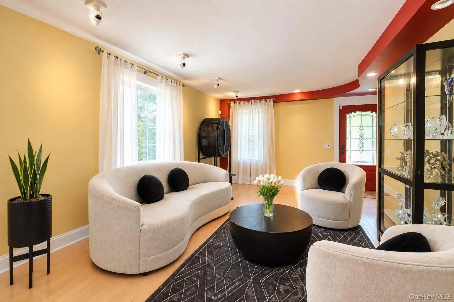245 Old Mamaroneck Road, White Plains, NY, 3 Bedrooms Bedrooms, 7 Rooms Rooms,1 BathroomBathrooms,Residential,For Rent,Old Mamaroneck,0,1048546 245 Old Mamaroneck Road, White Plains, NY, 3 Bedrooms Bedrooms, 7 Rooms Rooms,1 BathroomBathrooms,Residential,For Rent,Old Mamaroneck,0,1048546