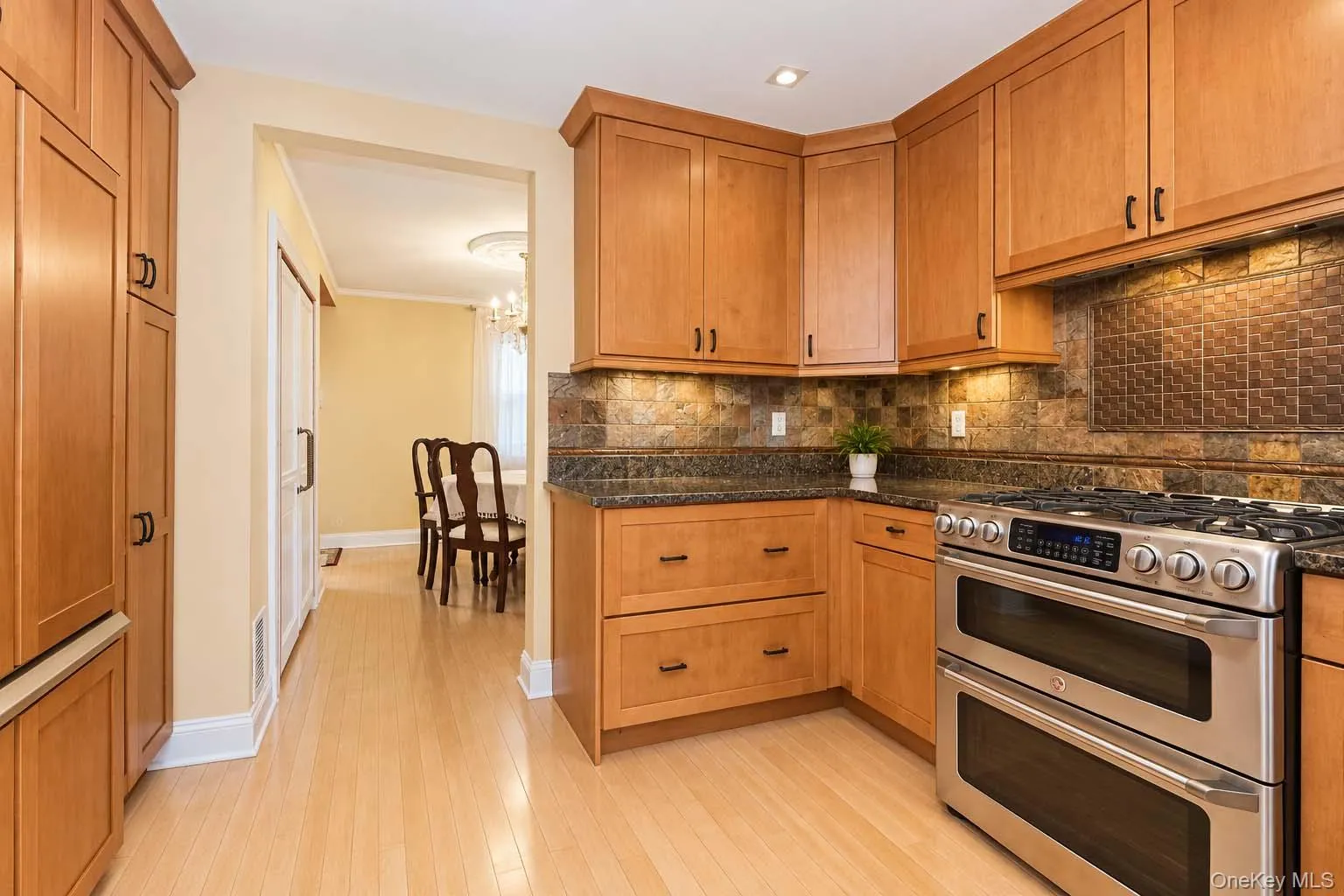 245 Old Mamaroneck Road, White Plains, NY, 3 Bedrooms Bedrooms, 7 Rooms Rooms,1 BathroomBathrooms,Residential,For Rent,Old Mamaroneck,0,1048546 245 Old Mamaroneck Road, White Plains, NY, 3 Bedrooms Bedrooms, 7 Rooms Rooms,1 BathroomBathrooms,Residential,For Rent,Old Mamaroneck,0,1048546