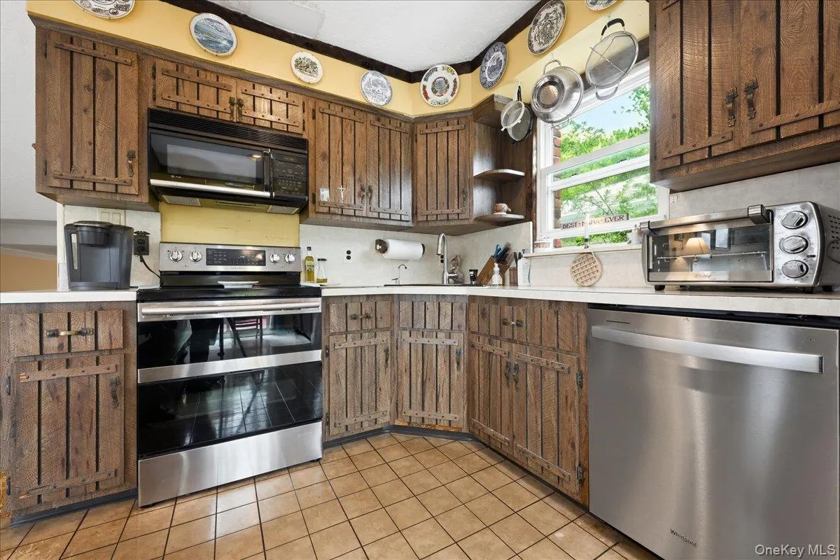 37 Cherry Street, Oyster Bay, NY, 3 Bedrooms Bedrooms, 6 Rooms Rooms,2 BathroomsBathrooms,Residential,For Rent,Cherry,0,1048557 37 Cherry Street, Oyster Bay, NY, 3 Bedrooms Bedrooms, 6 Rooms Rooms,2 BathroomsBathrooms,Residential,For Rent,Cherry,0,1048557