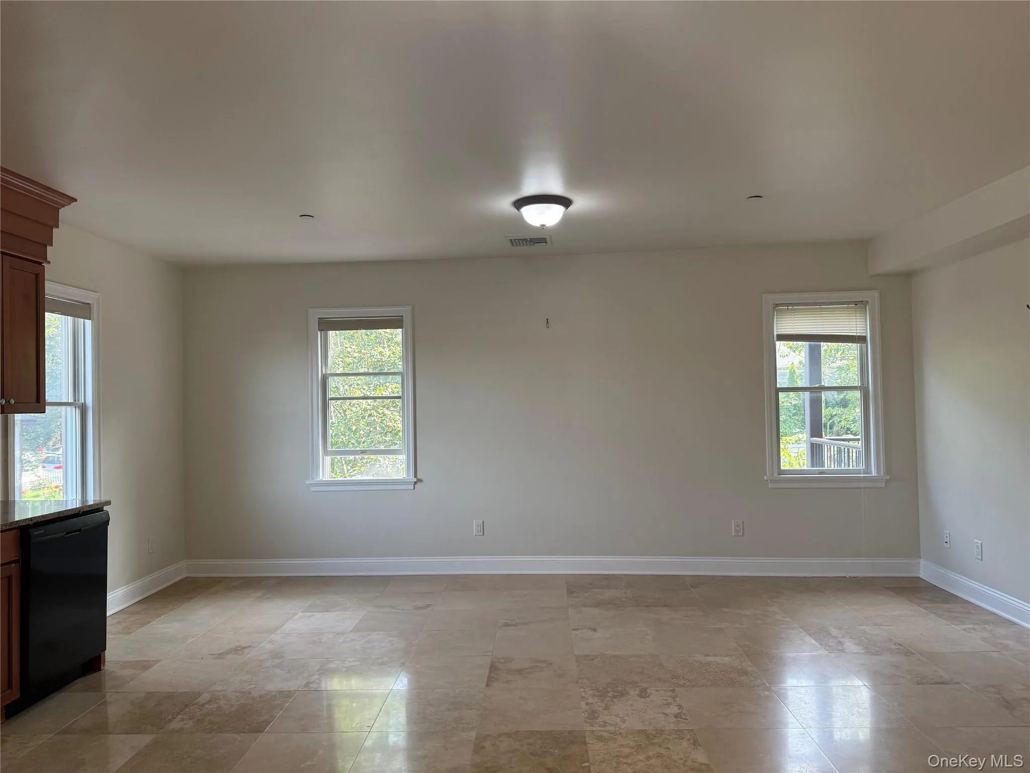 Right space with elegant finishes Right space with elegant finishes
