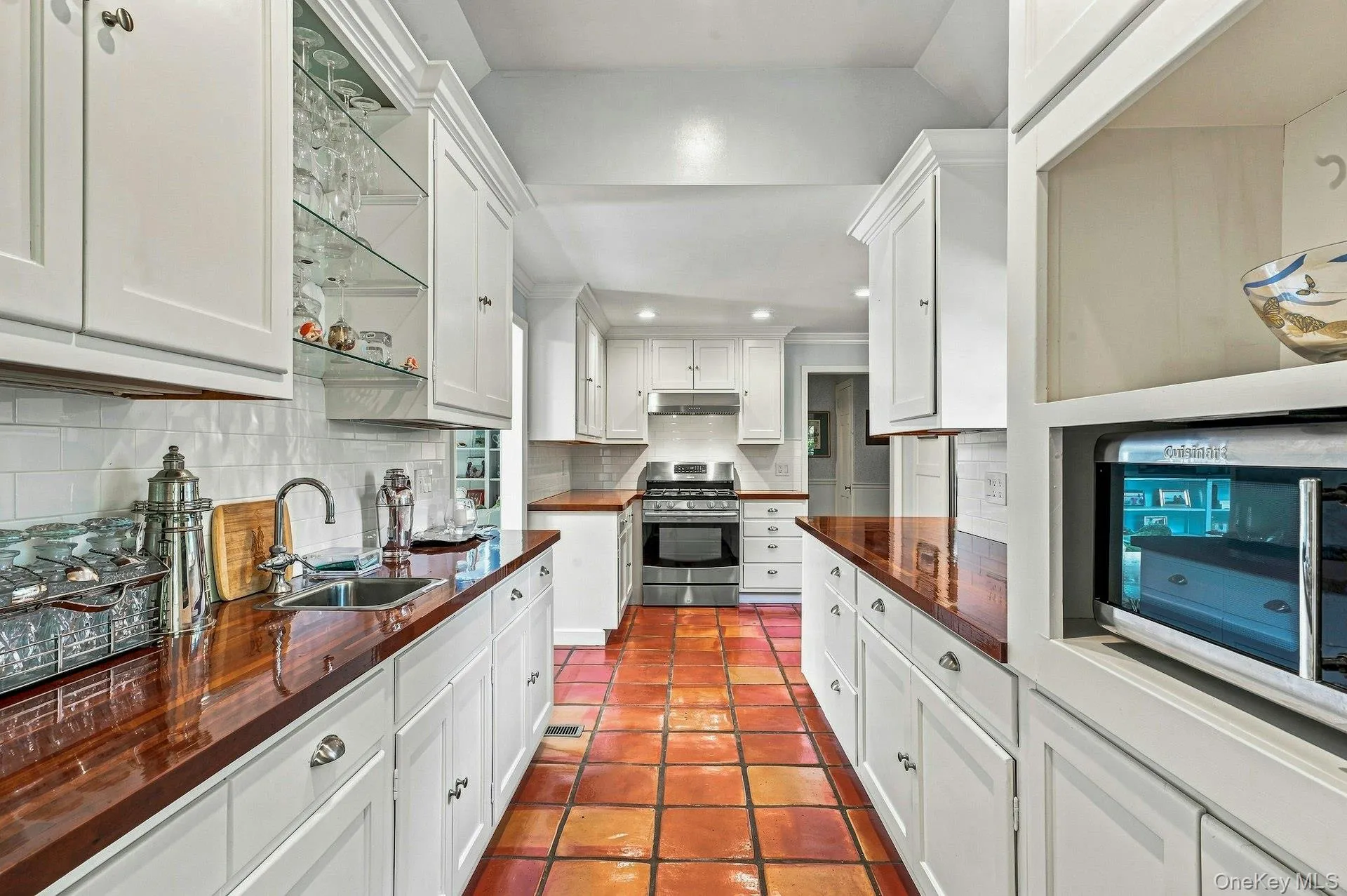 18 Matinecock Lane, Oyster Bay, NY, 3 Bedrooms Bedrooms, 7 Rooms Rooms,3 BathroomsBathrooms,Residential,For Rent,Matinecock,0,1048567 18 Matinecock Lane, Oyster Bay, NY, 3 Bedrooms Bedrooms, 7 Rooms Rooms,3 BathroomsBathrooms,Residential,For Rent,Matinecock,0,1048567