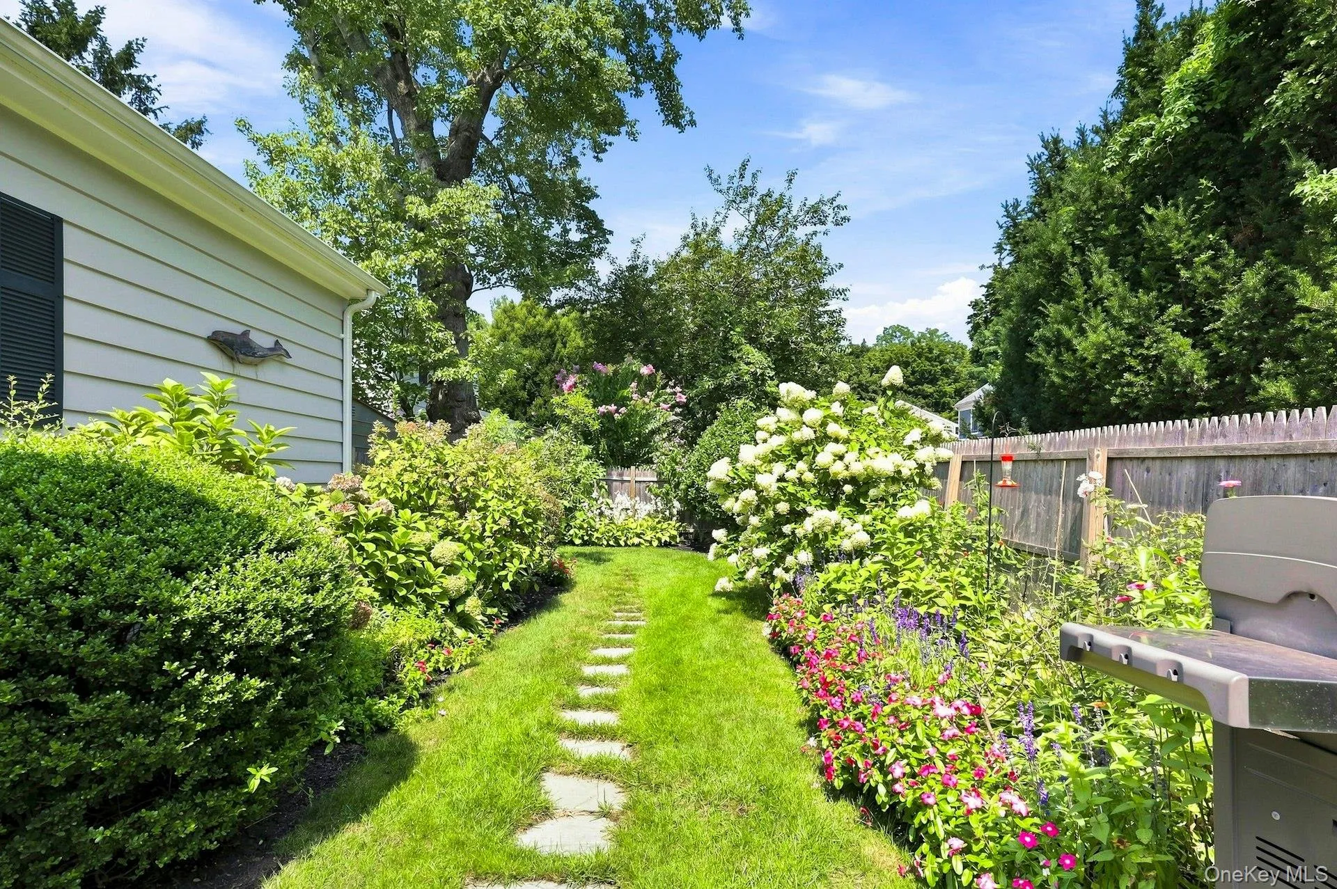 18 Matinecock Lane, Oyster Bay, NY, 3 Bedrooms Bedrooms, 7 Rooms Rooms,3 BathroomsBathrooms,Residential,For Rent,Matinecock,0,1048567 18 Matinecock Lane, Oyster Bay, NY, 3 Bedrooms Bedrooms, 7 Rooms Rooms,3 BathroomsBathrooms,Residential,For Rent,Matinecock,0,1048567