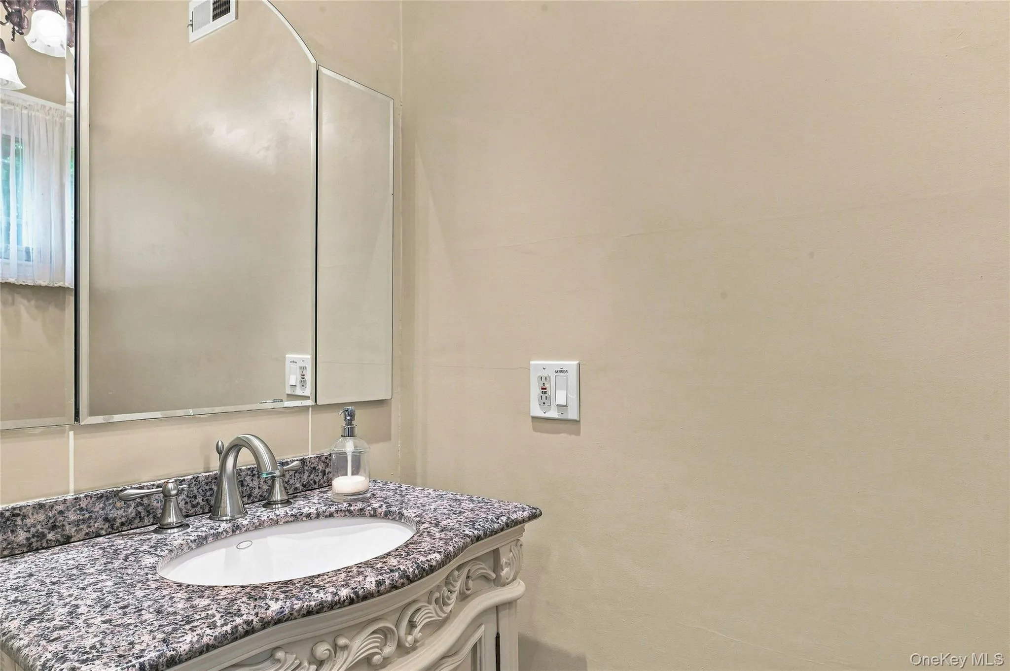534 Main Street, Huntington, NY, 4 Bedrooms Bedrooms, 9 Rooms Rooms,2 BathroomsBathrooms,Residential,For Rent,Main,0,1048573 534 Main Street, Huntington, NY, 4 Bedrooms Bedrooms, 9 Rooms Rooms,2 BathroomsBathrooms,Residential,For Rent,Main,0,1048573