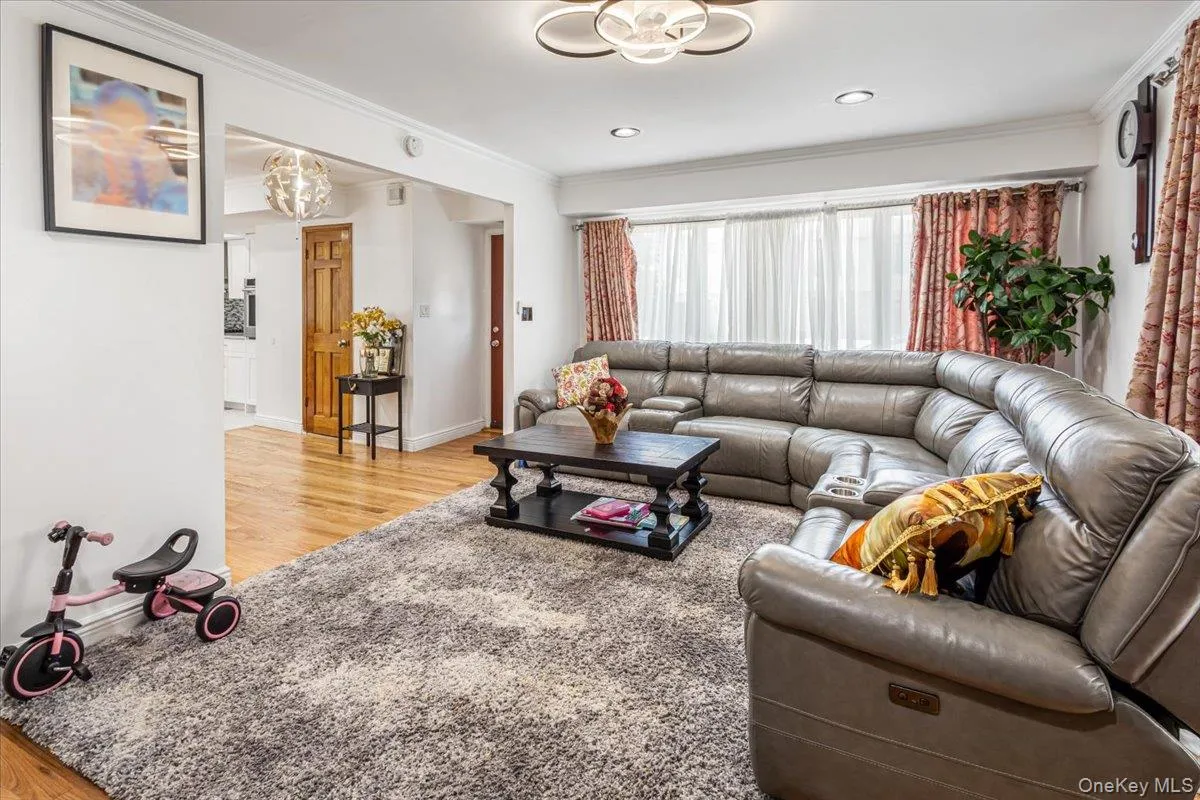 160-49 91st Street, New York, NY, 4 Bedrooms Bedrooms, 9 Rooms Rooms,3 BathroomsBathrooms,Residential,For Rent,91st,0,1048582 160-49 91st Street, New York, NY, 4 Bedrooms Bedrooms, 9 Rooms Rooms,3 BathroomsBathrooms,Residential,For Rent,91st,0,1048582