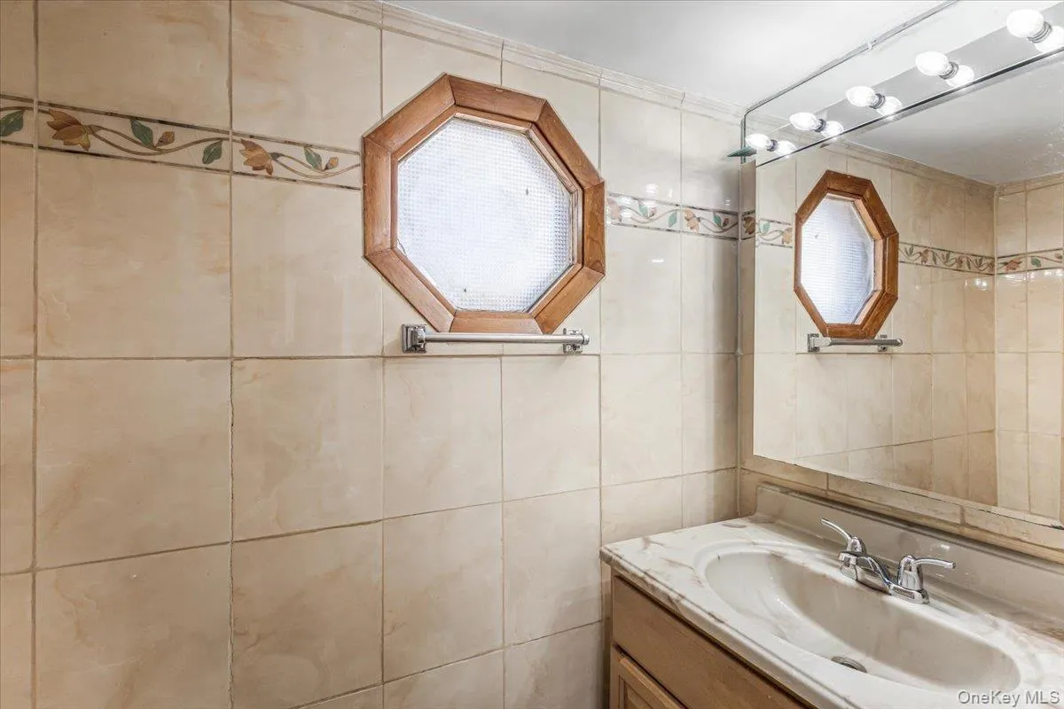 160-49 91st Street, New York, NY, 4 Bedrooms Bedrooms, 9 Rooms Rooms,3 BathroomsBathrooms,Residential,For Rent,91st,0,1048582 160-49 91st Street, New York, NY, 4 Bedrooms Bedrooms, 9 Rooms Rooms,3 BathroomsBathrooms,Residential,For Rent,91st,0,1048582