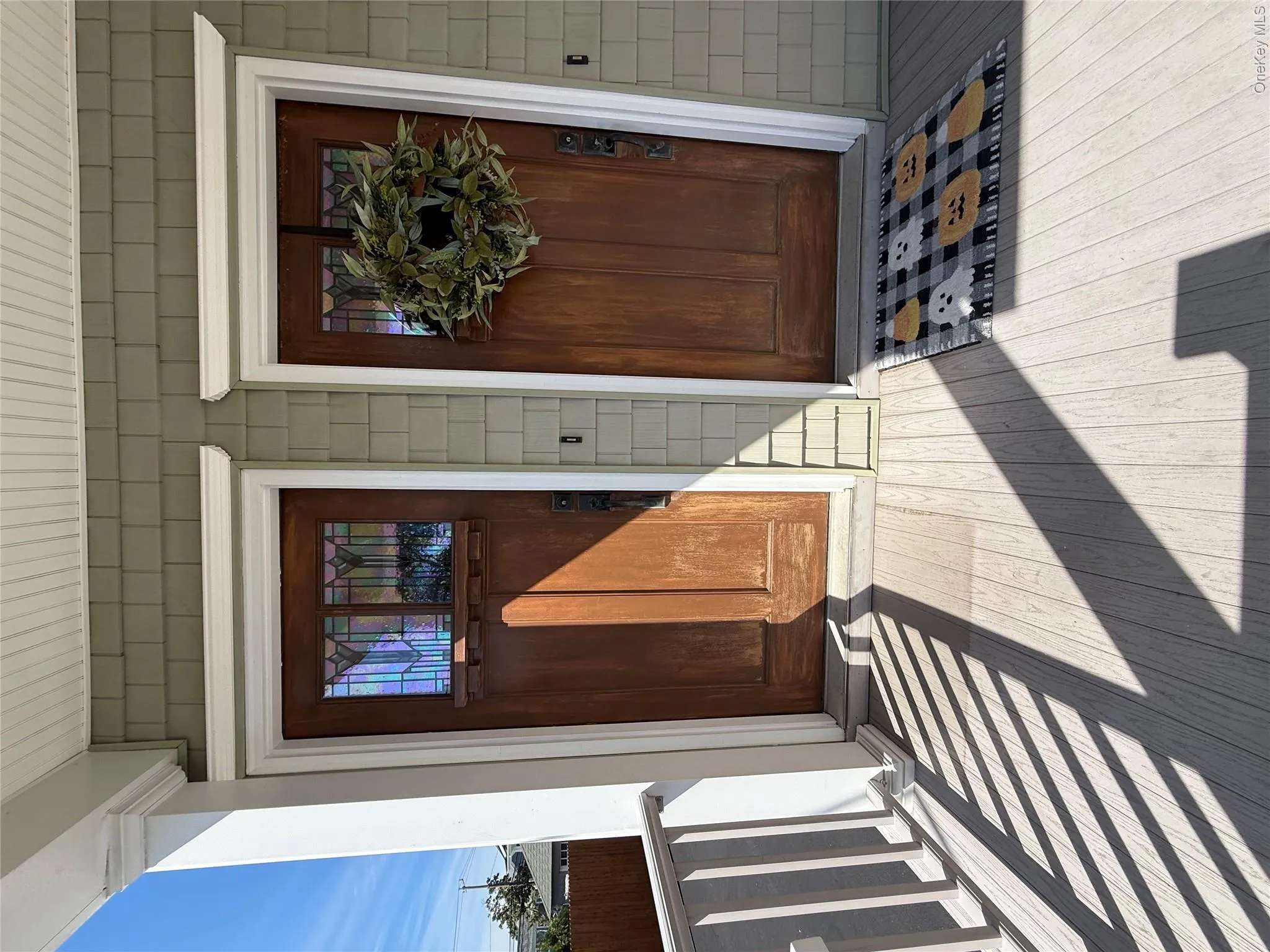 With Beautiful Entranceway. Apartment is First Door on the Left. With Beautiful Entranceway. Apartment is First Door on the Left.
