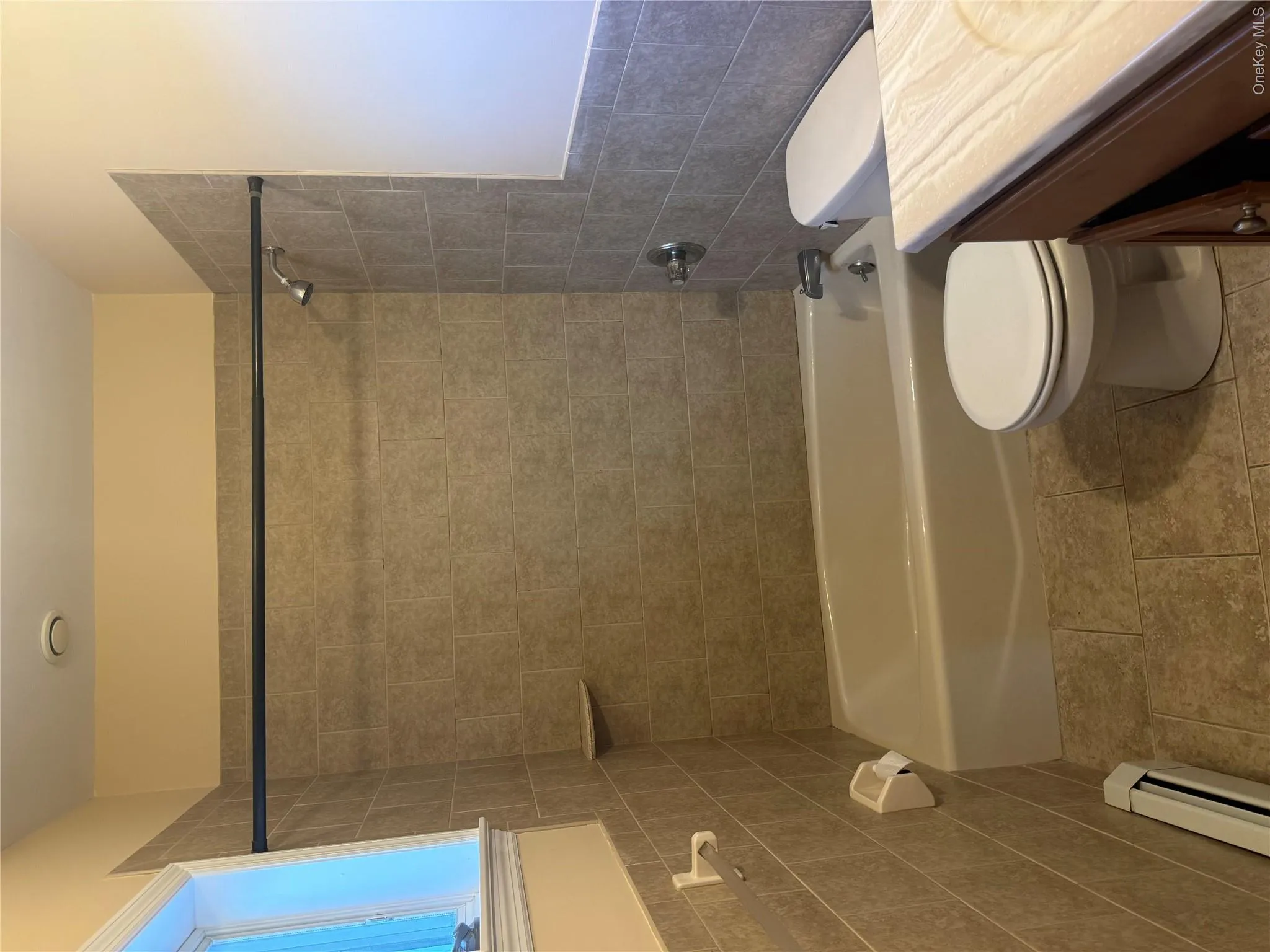 Generous Sized Full Bathroom Generous Sized Full Bathroom