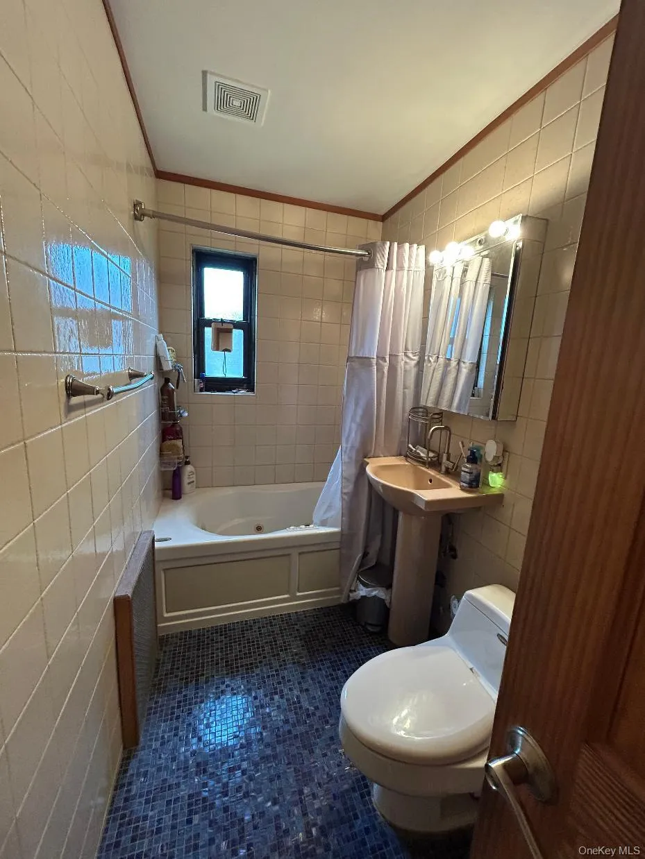17-06 201st Street, New York, NY, 3 Bedrooms Bedrooms, 7 Rooms Rooms,1 BathroomBathrooms,Residential,For Rent,201st,0,1048608 17-06 201st Street, New York, NY, 3 Bedrooms Bedrooms, 7 Rooms Rooms,1 BathroomBathrooms,Residential,For Rent,201st,0,1048608