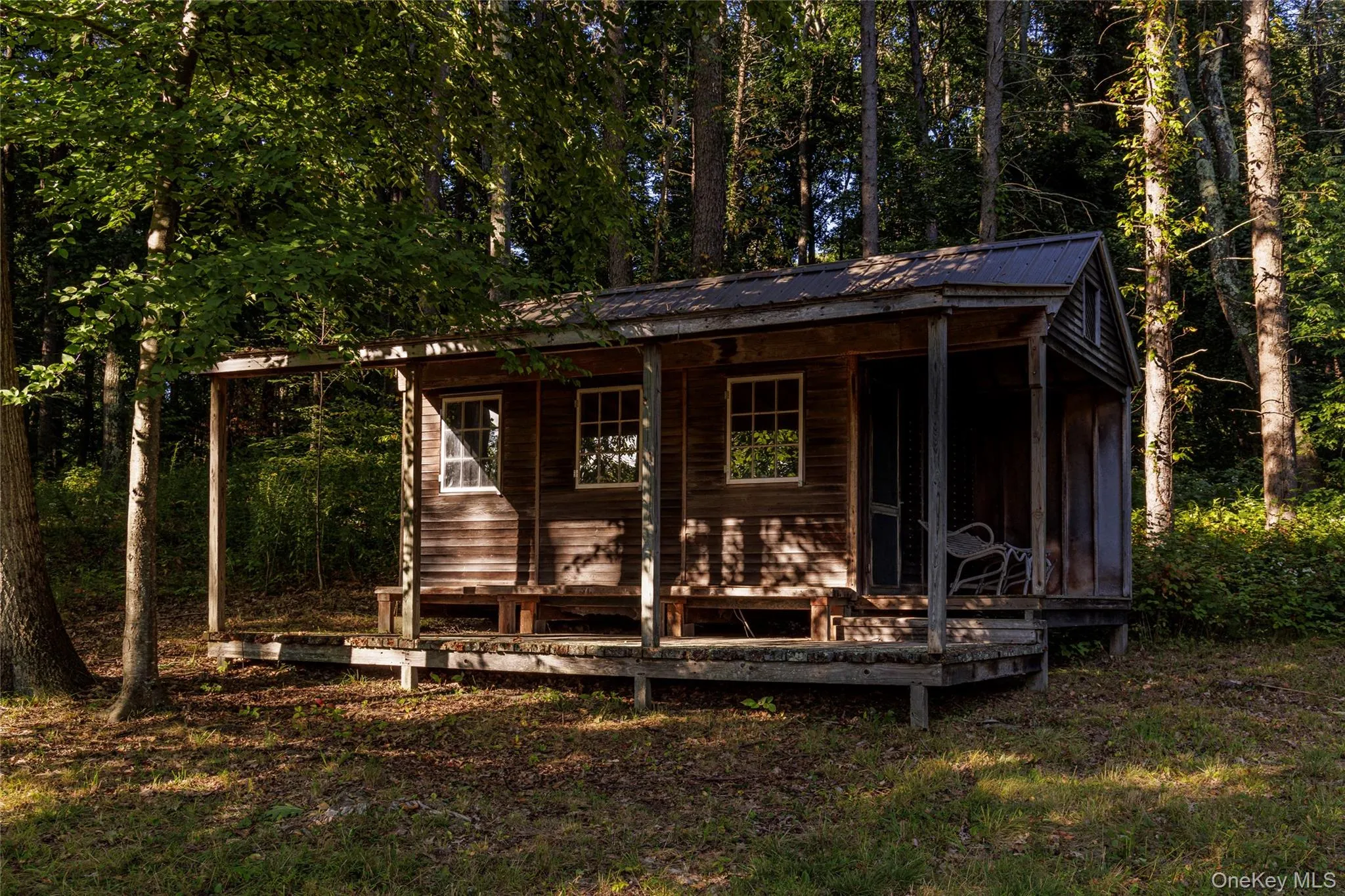 Private cabin set in the woods. Private cabin set in the woods.