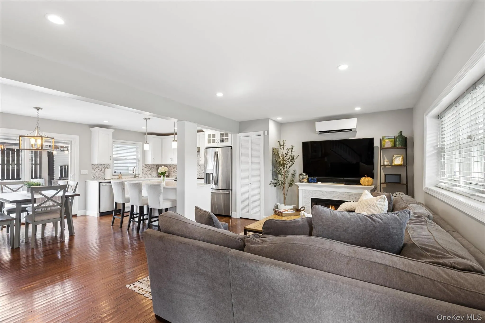 24 Essen Place, Oyster Bay, NY, 4 Bedrooms Bedrooms, 7 Rooms Rooms,2 BathroomsBathrooms,Residential,For Rent,Essen,0,1048613 24 Essen Place, Oyster Bay, NY, 4 Bedrooms Bedrooms, 7 Rooms Rooms,2 BathroomsBathrooms,Residential,For Rent,Essen,0,1048613