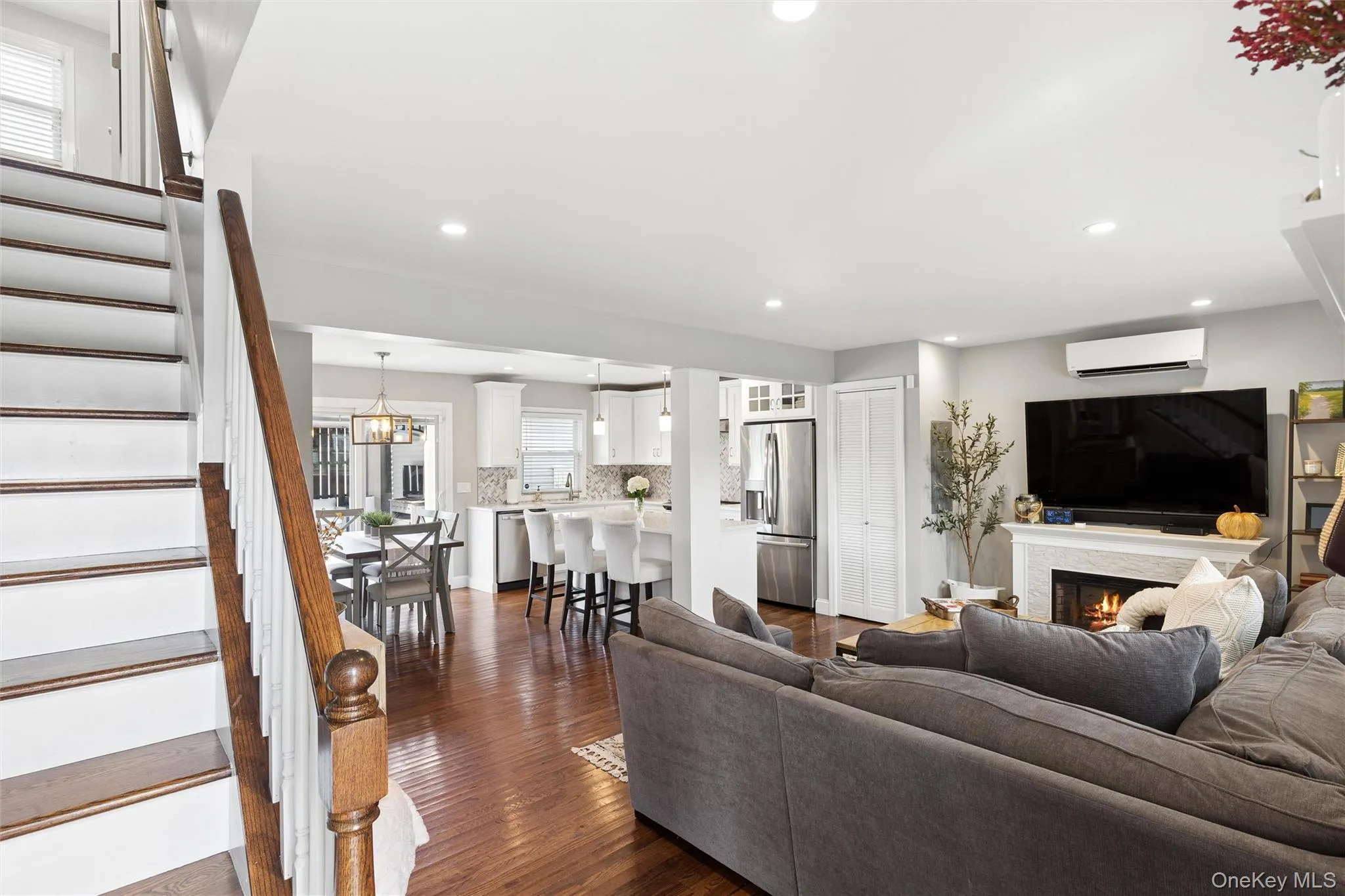 24 Essen Place, Oyster Bay, NY, 4 Bedrooms Bedrooms, 7 Rooms Rooms,2 BathroomsBathrooms,Residential,For Rent,Essen,0,1048613 24 Essen Place, Oyster Bay, NY, 4 Bedrooms Bedrooms, 7 Rooms Rooms,2 BathroomsBathrooms,Residential,For Rent,Essen,0,1048613