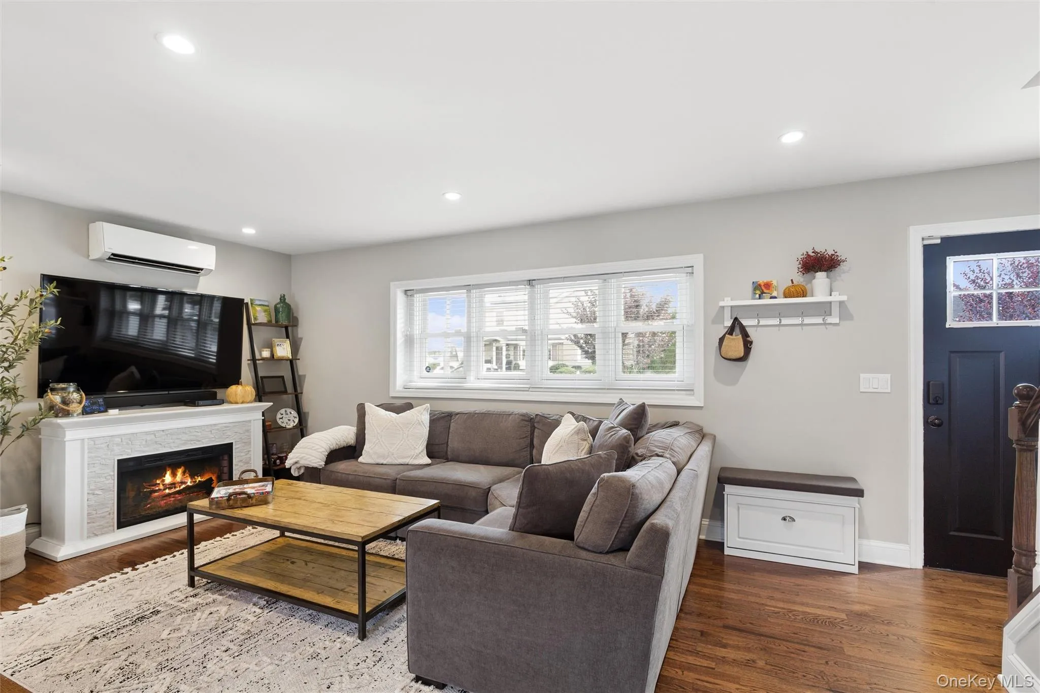 24 Essen Place, Oyster Bay, NY, 4 Bedrooms Bedrooms, 7 Rooms Rooms,2 BathroomsBathrooms,Residential,For Rent,Essen,0,1048613 24 Essen Place, Oyster Bay, NY, 4 Bedrooms Bedrooms, 7 Rooms Rooms,2 BathroomsBathrooms,Residential,For Rent,Essen,0,1048613
