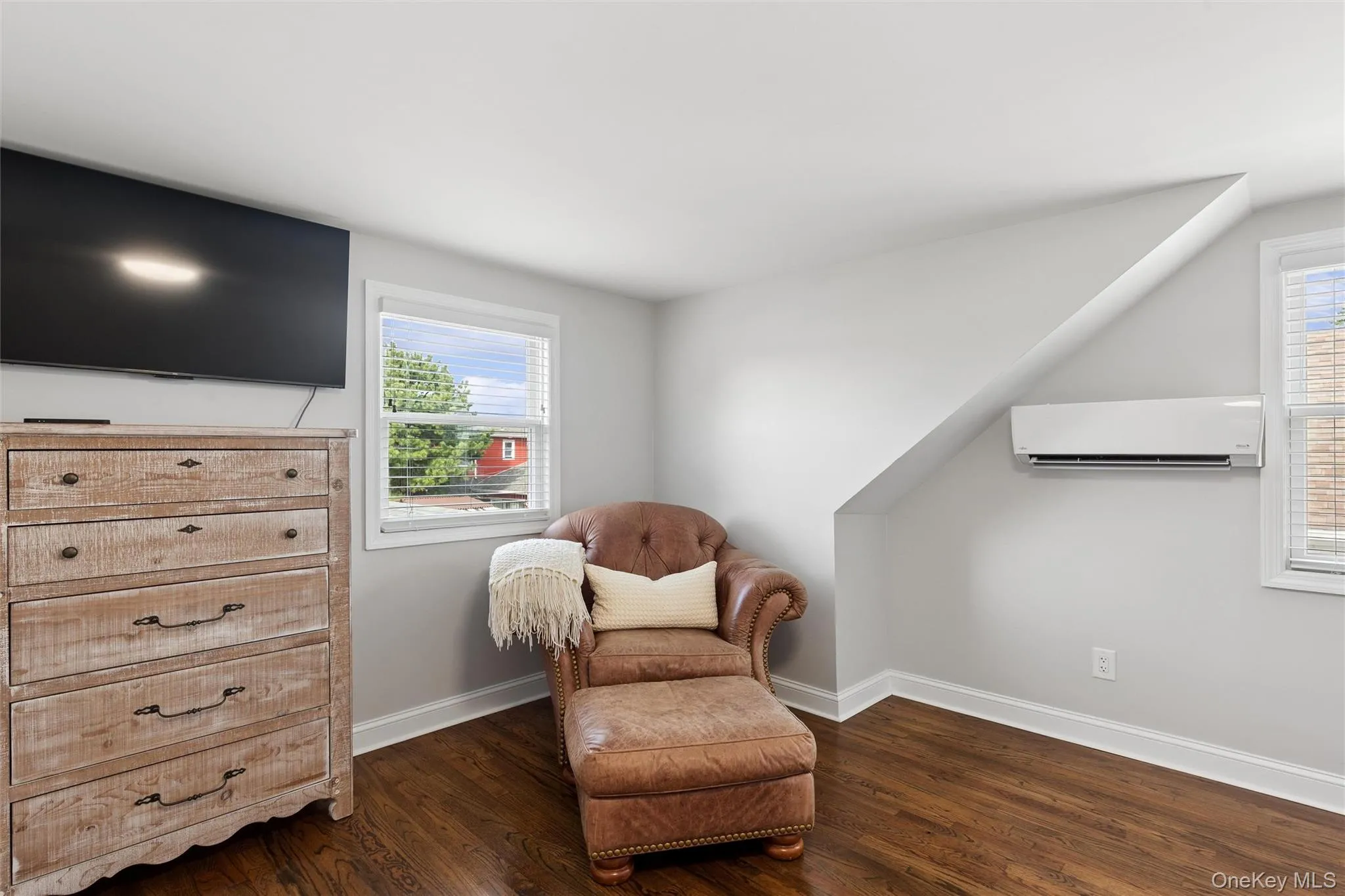 24 Essen Place, Oyster Bay, NY, 4 Bedrooms Bedrooms, 7 Rooms Rooms,2 BathroomsBathrooms,Residential,For Rent,Essen,0,1048613 24 Essen Place, Oyster Bay, NY, 4 Bedrooms Bedrooms, 7 Rooms Rooms,2 BathroomsBathrooms,Residential,For Rent,Essen,0,1048613