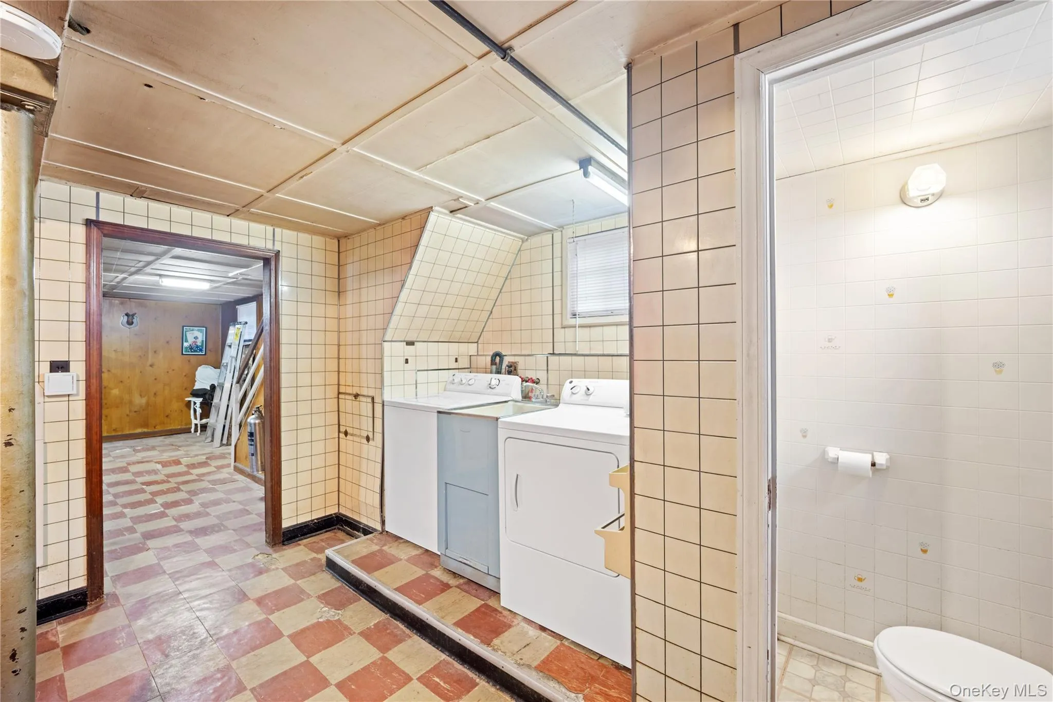 6045 69th Street, New York, NY, 3 Bedrooms Bedrooms, 7 Rooms Rooms,1 BathroomBathrooms,Residential,For Rent,69th,0,1048614 6045 69th Street, New York, NY, 3 Bedrooms Bedrooms, 7 Rooms Rooms,1 BathroomBathrooms,Residential,For Rent,69th,0,1048614