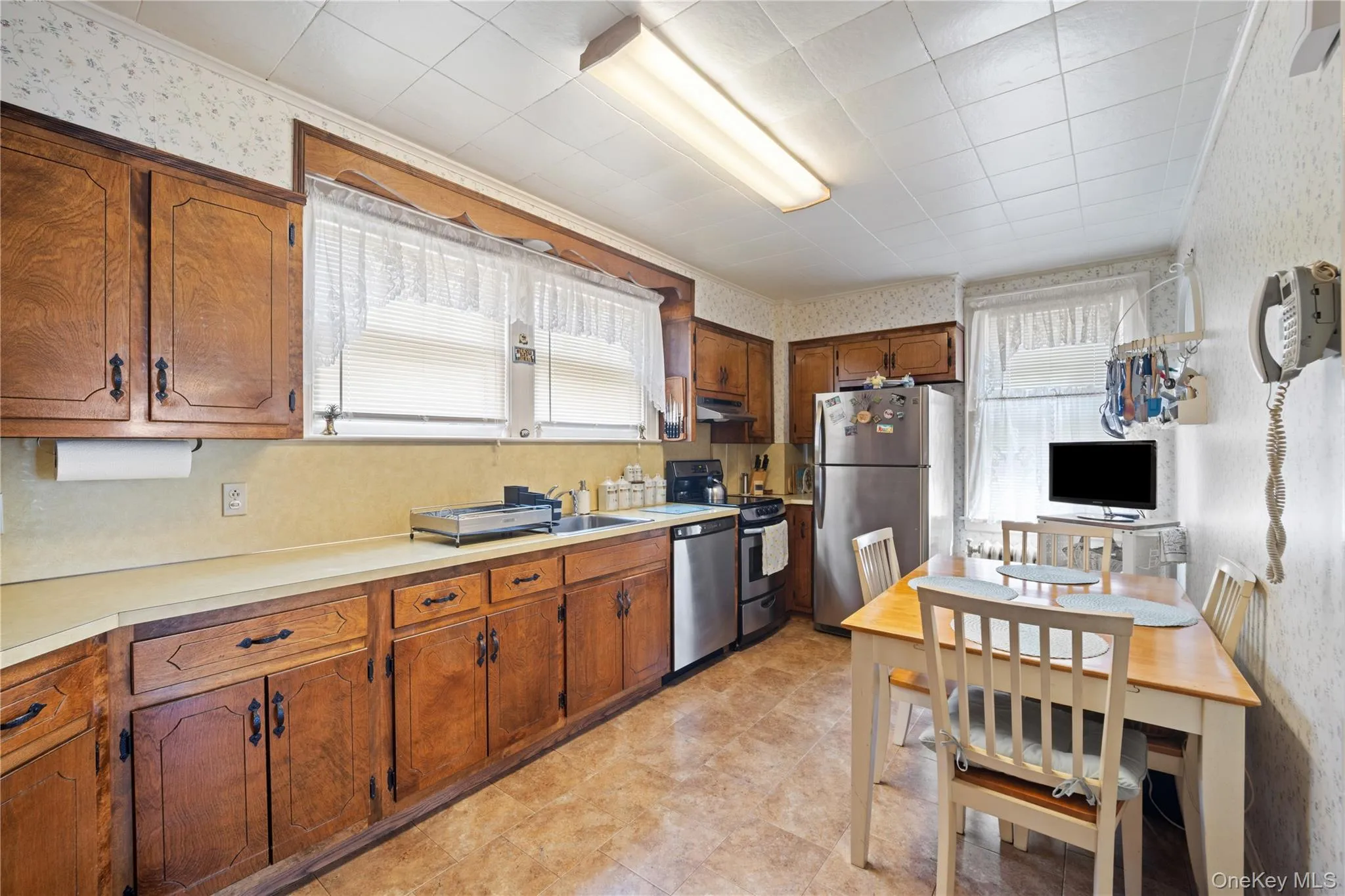 6045 69th Street, New York, NY, 3 Bedrooms Bedrooms, 7 Rooms Rooms,1 BathroomBathrooms,Residential,For Rent,69th,0,1048614 6045 69th Street, New York, NY, 3 Bedrooms Bedrooms, 7 Rooms Rooms,1 BathroomBathrooms,Residential,For Rent,69th,0,1048614
