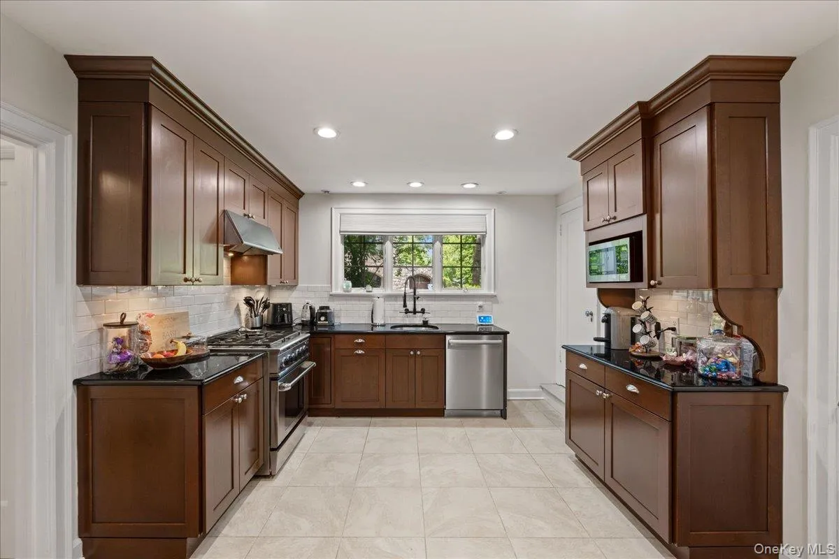 311 Lyncroft Road, New Rochelle, NY, 5 Bedrooms Bedrooms, 7 Rooms Rooms,3 BathroomsBathrooms,Residential,For Rent,Lyncroft,0,1048619 311 Lyncroft Road, New Rochelle, NY, 5 Bedrooms Bedrooms, 7 Rooms Rooms,3 BathroomsBathrooms,Residential,For Rent,Lyncroft,0,1048619