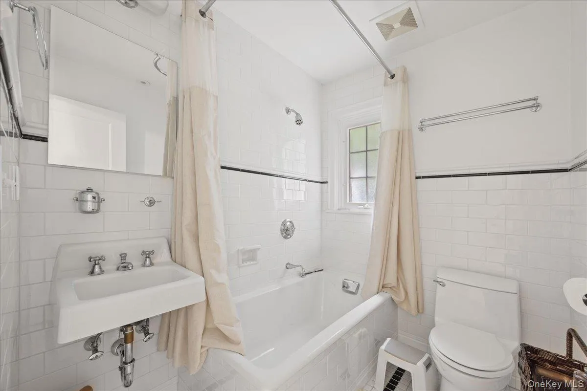311 Lyncroft Road, New Rochelle, NY, 5 Bedrooms Bedrooms, 7 Rooms Rooms,3 BathroomsBathrooms,Residential,For Rent,Lyncroft,0,1048619 311 Lyncroft Road, New Rochelle, NY, 5 Bedrooms Bedrooms, 7 Rooms Rooms,3 BathroomsBathrooms,Residential,For Rent,Lyncroft,0,1048619