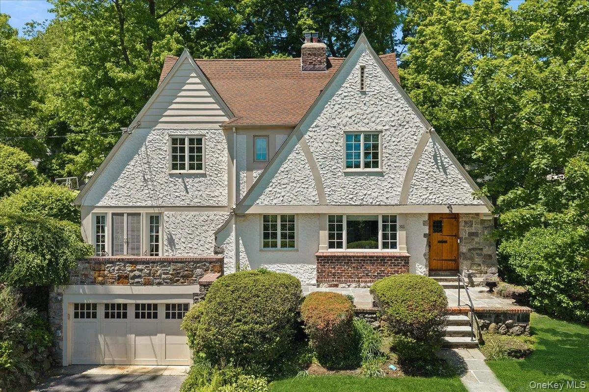 311 Lyncroft Road, New Rochelle, NY, 5 Bedrooms Bedrooms, 7 Rooms Rooms,3 BathroomsBathrooms,Residential,For Rent,Lyncroft,0,1048619 311 Lyncroft Road, New Rochelle, NY, 5 Bedrooms Bedrooms, 7 Rooms Rooms,3 BathroomsBathrooms,Residential,For Rent,Lyncroft,0,1048619