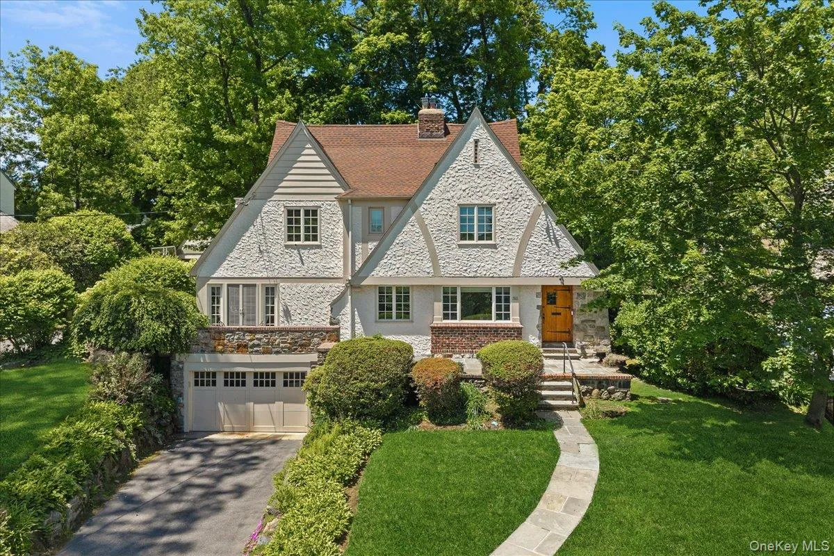 311 Lyncroft Road, New Rochelle, NY, 5 Bedrooms Bedrooms, 7 Rooms Rooms,3 BathroomsBathrooms,Residential,For Rent,Lyncroft,0,1048619 311 Lyncroft Road, New Rochelle, NY, 5 Bedrooms Bedrooms, 7 Rooms Rooms,3 BathroomsBathrooms,Residential,For Rent,Lyncroft,0,1048619
