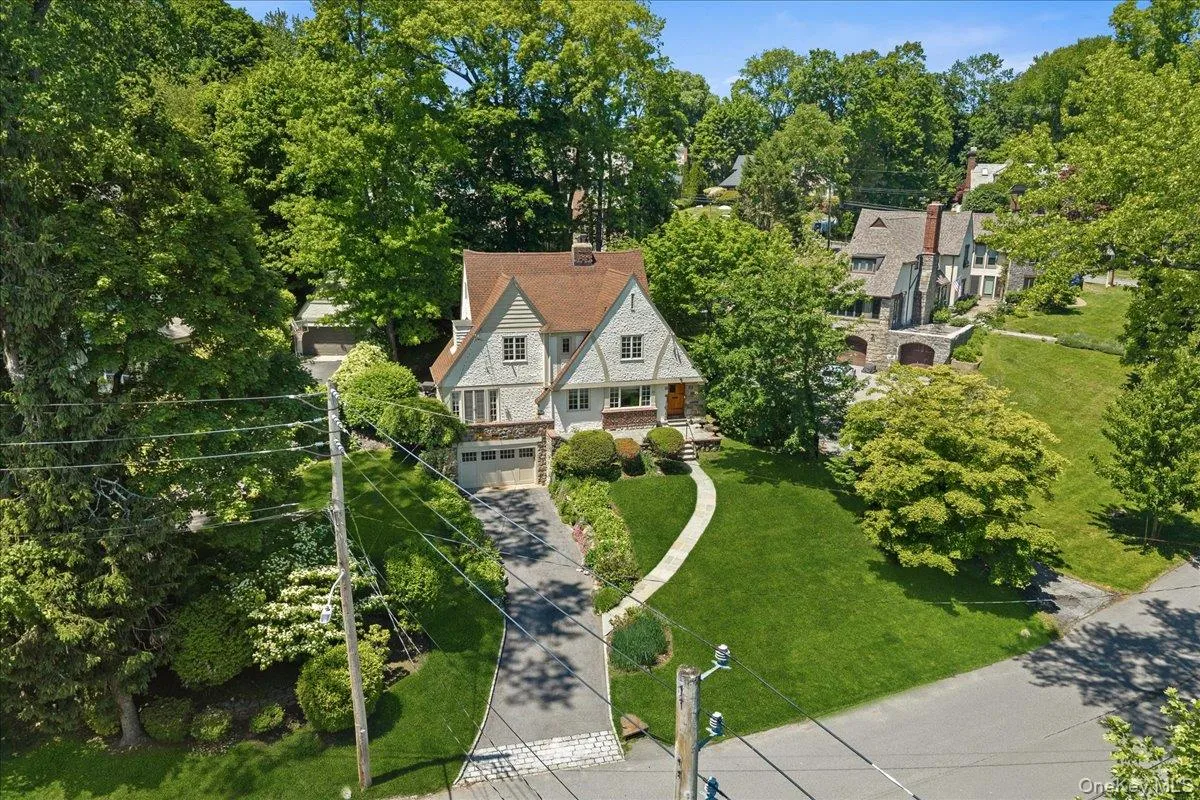 311 Lyncroft Road, New Rochelle, NY, 5 Bedrooms Bedrooms, 7 Rooms Rooms,3 BathroomsBathrooms,Residential,For Rent,Lyncroft,0,1048619 311 Lyncroft Road, New Rochelle, NY, 5 Bedrooms Bedrooms, 7 Rooms Rooms,3 BathroomsBathrooms,Residential,For Rent,Lyncroft,0,1048619