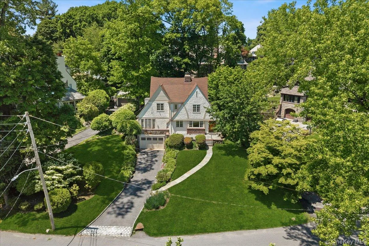 311 Lyncroft Road, New Rochelle, NY, 5 Bedrooms Bedrooms, 7 Rooms Rooms,3 BathroomsBathrooms,Residential,For Rent,Lyncroft,0,1048619 311 Lyncroft Road, New Rochelle, NY, 5 Bedrooms Bedrooms, 7 Rooms Rooms,3 BathroomsBathrooms,Residential,For Rent,Lyncroft,0,1048619