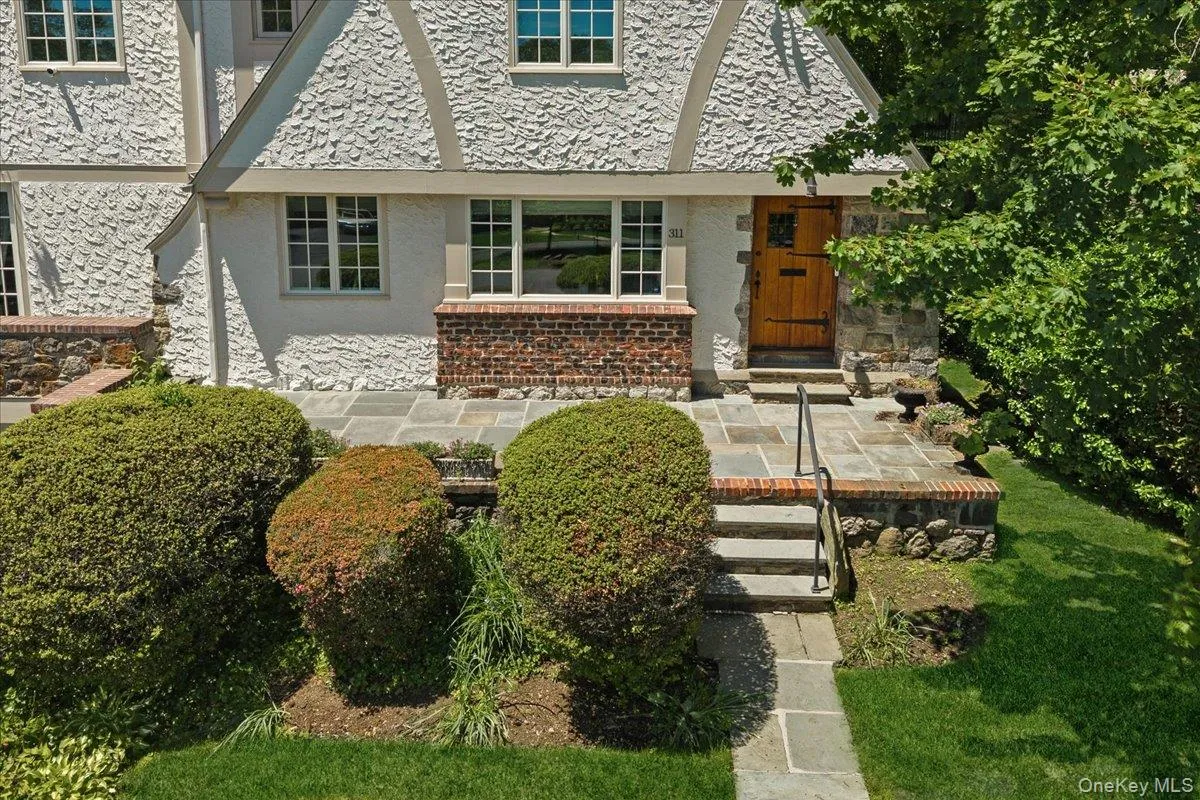 311 Lyncroft Road, New Rochelle, NY, 5 Bedrooms Bedrooms, 7 Rooms Rooms,3 BathroomsBathrooms,Residential,For Rent,Lyncroft,0,1048619 311 Lyncroft Road, New Rochelle, NY, 5 Bedrooms Bedrooms, 7 Rooms Rooms,3 BathroomsBathrooms,Residential,For Rent,Lyncroft,0,1048619