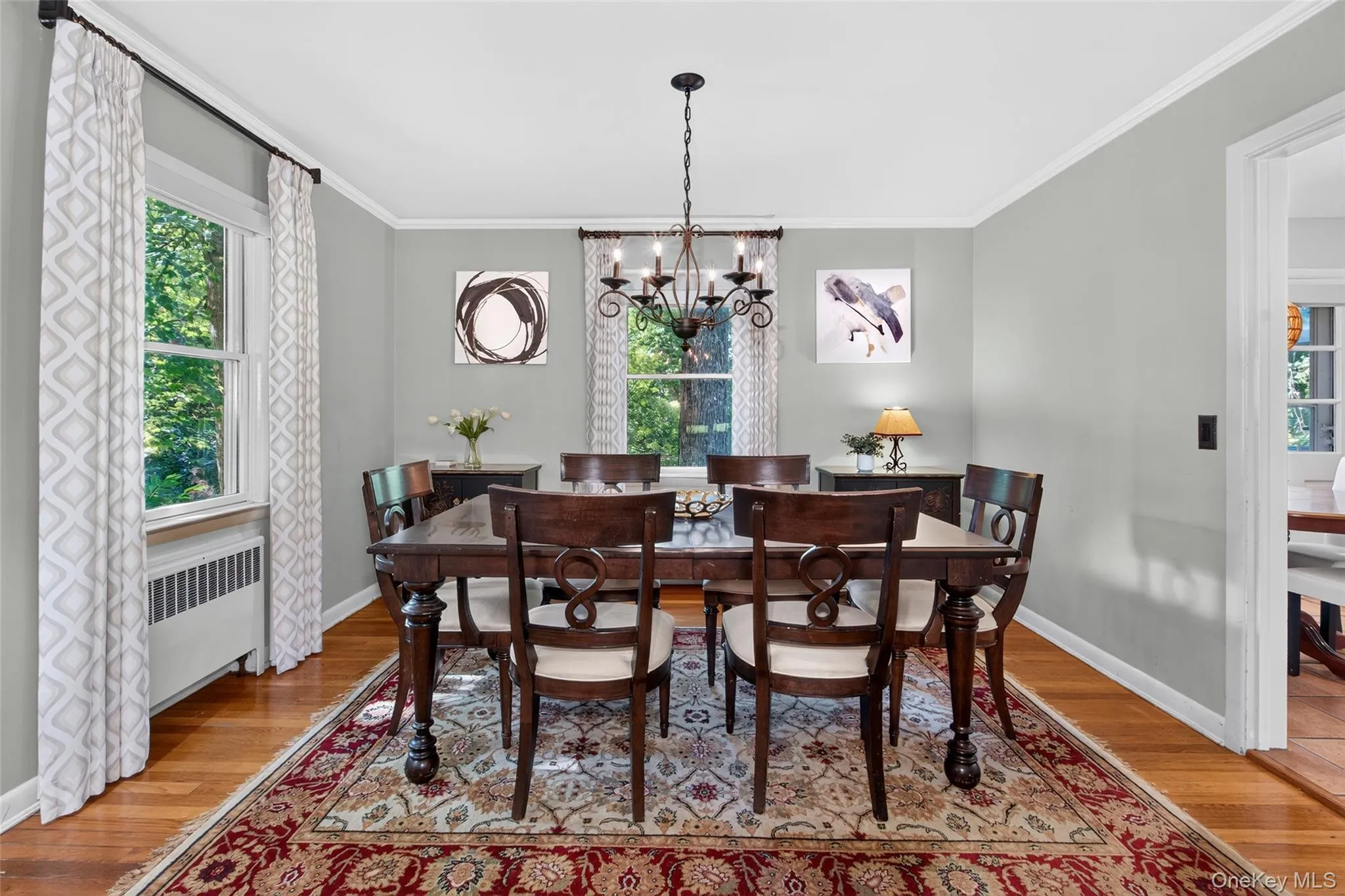 Spacious dining room Spacious dining room