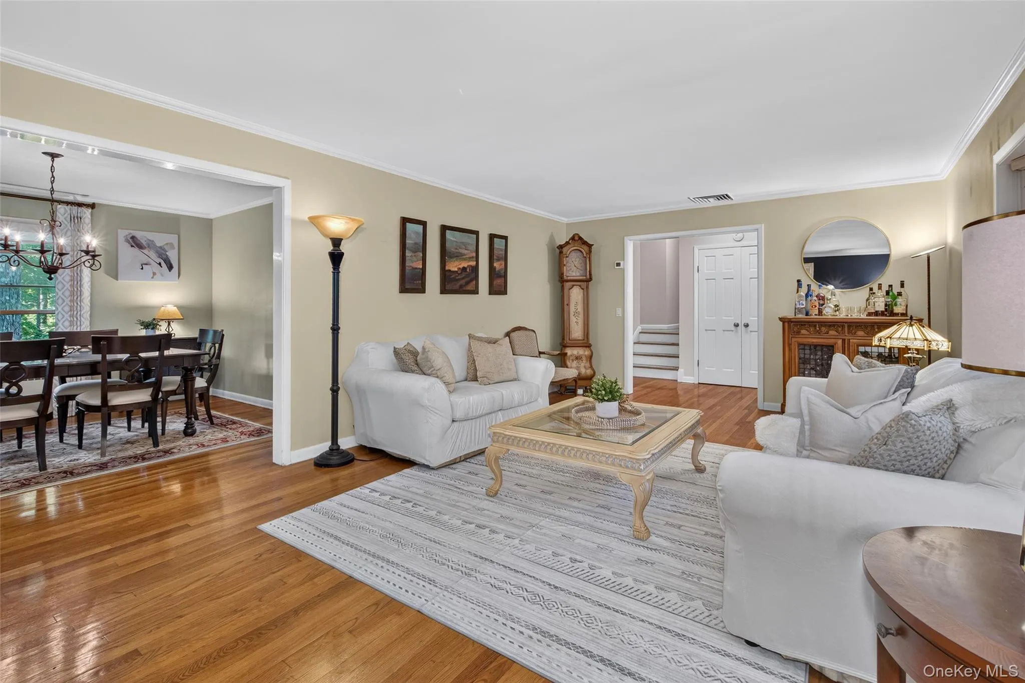 Living room into dining room - the perfect flow Living room into dining room - the perfect flow