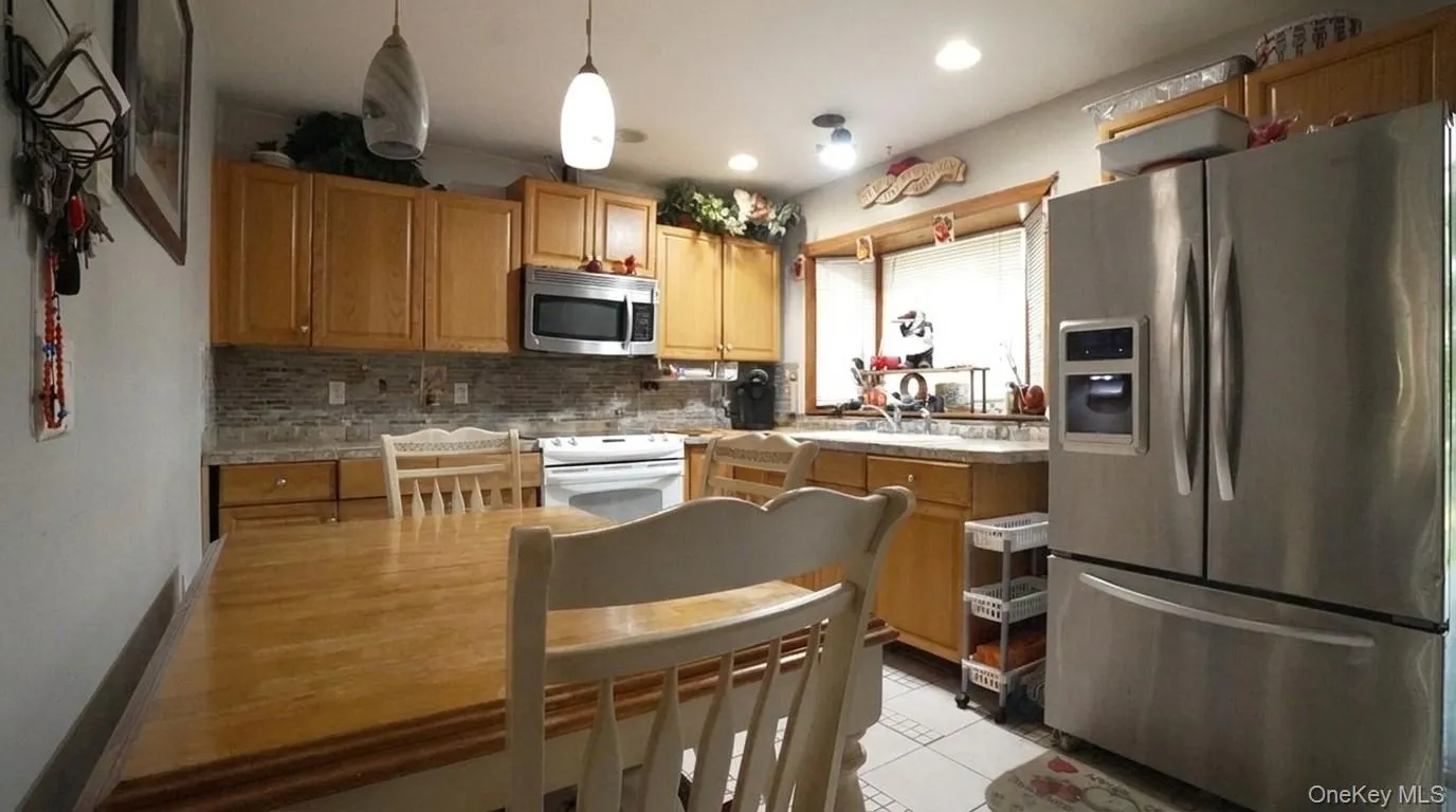 254 Auborn Avenue, Brookhaven, NY, 3 Bedrooms Bedrooms, 7 Rooms Rooms,1 BathroomBathrooms,Residential,For Rent,Auborn,0,1048640 254 Auborn Avenue, Brookhaven, NY, 3 Bedrooms Bedrooms, 7 Rooms Rooms,1 BathroomBathrooms,Residential,For Rent,Auborn,0,1048640