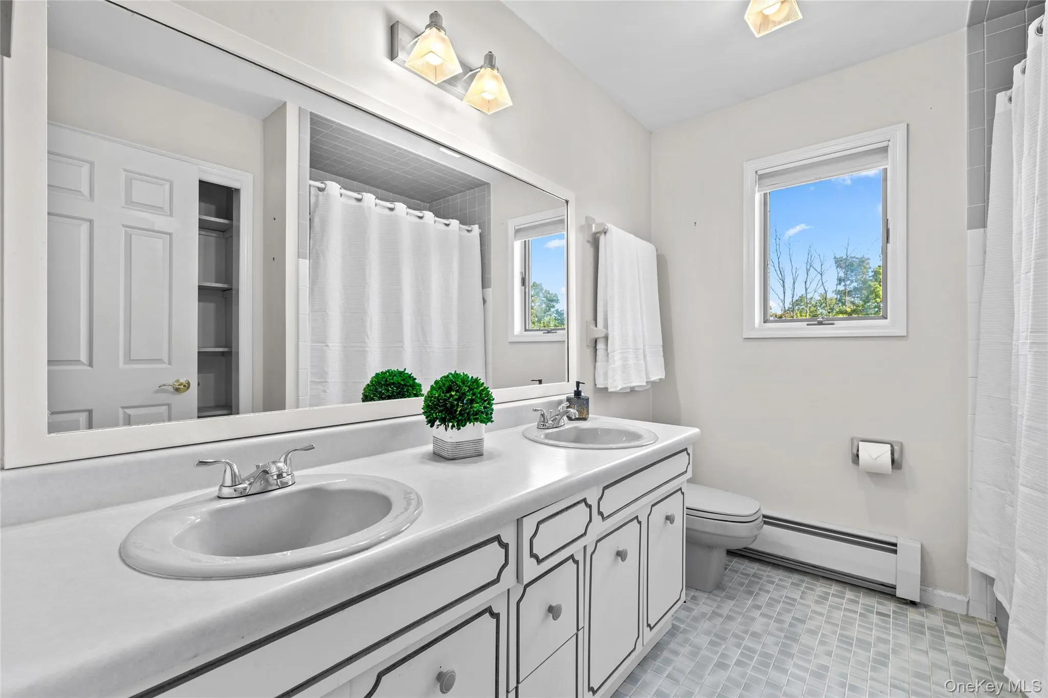 Full main hall bath with tub - Second Floor Full main hall bath with tub - Second Floor