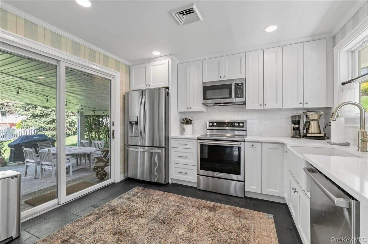 11 Portland Place, Huntington, NY, 3 Bedrooms Bedrooms, 7 Rooms Rooms,3 BathroomsBathrooms,Residential Lease,For Rent,Portland,0,1048648 11 Portland Place, Huntington, NY, 3 Bedrooms Bedrooms, 7 Rooms Rooms,3 BathroomsBathrooms,Residential Lease,For Rent,Portland,0,1048648