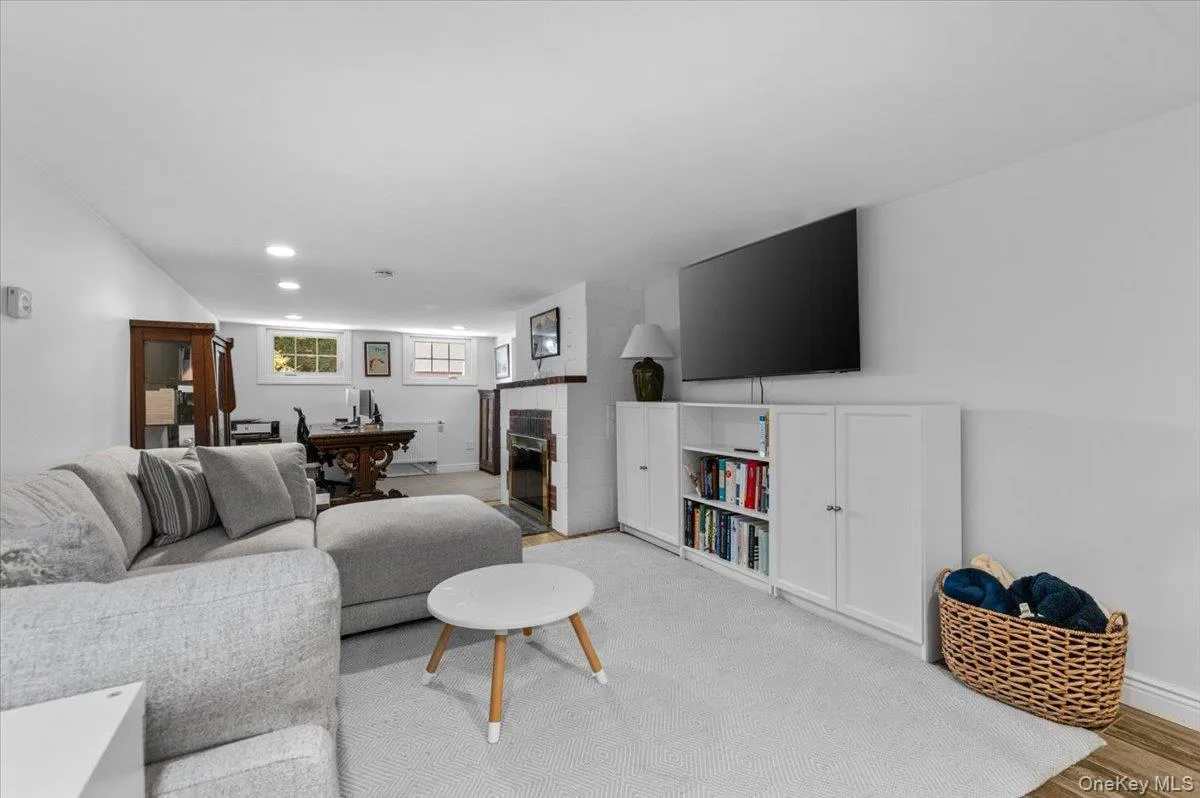 11 Portland Place, Huntington, NY, 3 Bedrooms Bedrooms, 7 Rooms Rooms,3 BathroomsBathrooms,Residential Lease,For Rent,Portland,0,1048648 11 Portland Place, Huntington, NY, 3 Bedrooms Bedrooms, 7 Rooms Rooms,3 BathroomsBathrooms,Residential Lease,For Rent,Portland,0,1048648