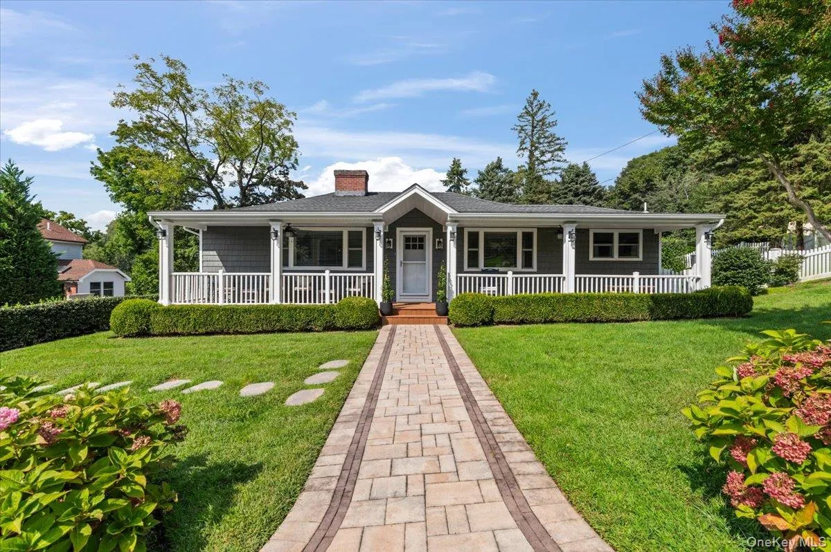 11 Portland Place, Huntington, NY, 3 Bedrooms Bedrooms, 7 Rooms Rooms,3 BathroomsBathrooms,Residential Lease,For Rent,Portland,0,1048648 11 Portland Place, Huntington, NY, 3 Bedrooms Bedrooms, 7 Rooms Rooms,3 BathroomsBathrooms,Residential Lease,For Rent,Portland,0,1048648