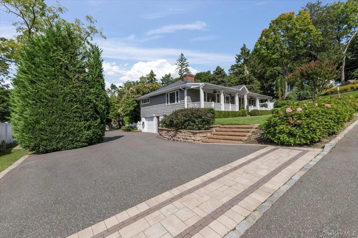 11 Portland Place, Huntington, NY, 3 Bedrooms Bedrooms, 7 Rooms Rooms,3 BathroomsBathrooms,Residential Lease,For Rent,Portland,0,1048648 11 Portland Place, Huntington, NY, 3 Bedrooms Bedrooms, 7 Rooms Rooms,3 BathroomsBathrooms,Residential Lease,For Rent,Portland,0,1048648