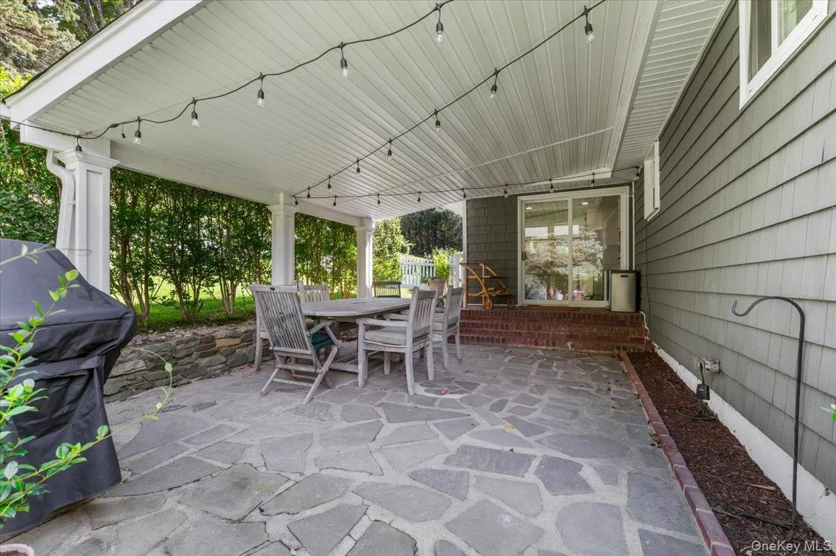 11 Portland Place, Huntington, NY, 3 Bedrooms Bedrooms, 7 Rooms Rooms,3 BathroomsBathrooms,Residential Lease,For Rent,Portland,0,1048648 11 Portland Place, Huntington, NY, 3 Bedrooms Bedrooms, 7 Rooms Rooms,3 BathroomsBathrooms,Residential Lease,For Rent,Portland,0,1048648
