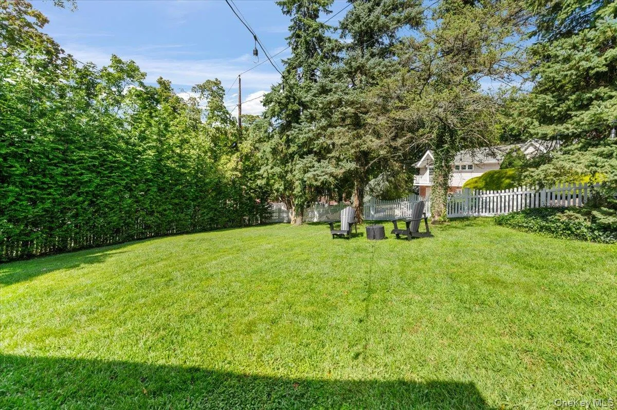 11 Portland Place, Huntington, NY, 3 Bedrooms Bedrooms, 7 Rooms Rooms,3 BathroomsBathrooms,Residential Lease,For Rent,Portland,0,1048648 11 Portland Place, Huntington, NY, 3 Bedrooms Bedrooms, 7 Rooms Rooms,3 BathroomsBathrooms,Residential Lease,For Rent,Portland,0,1048648