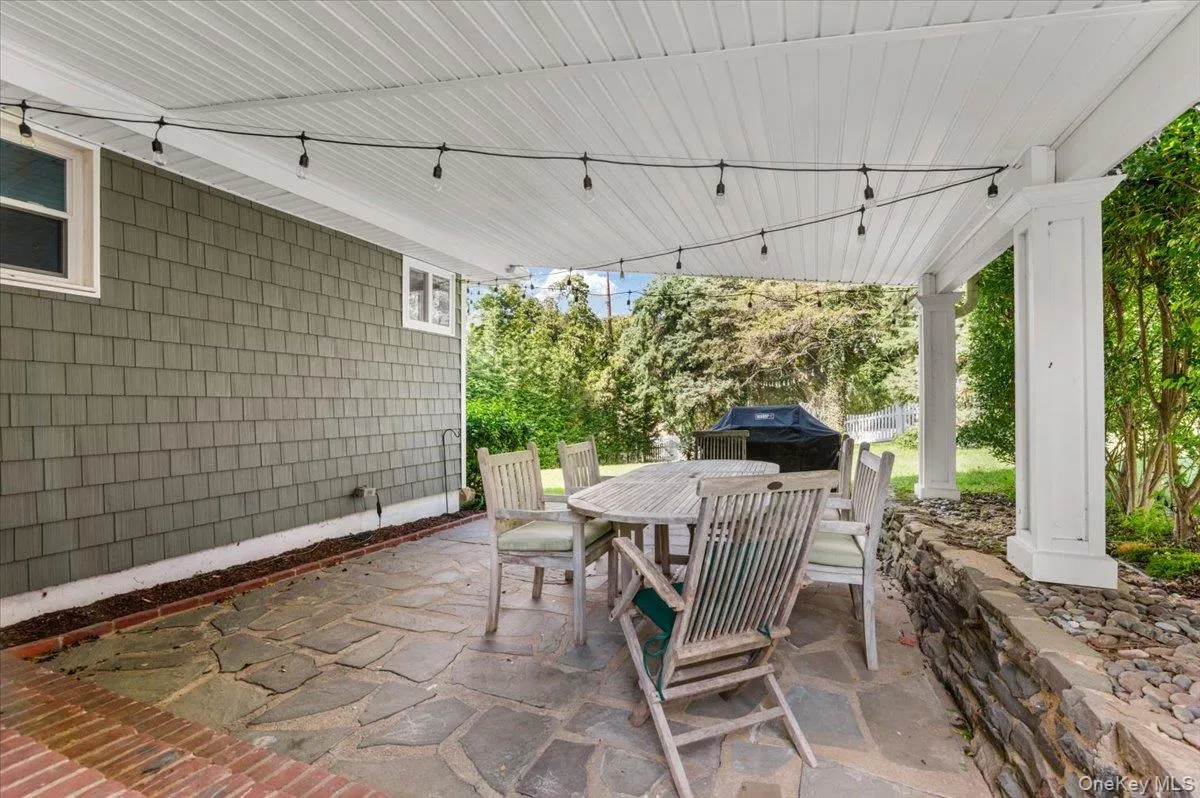 11 Portland Place, Huntington, NY, 3 Bedrooms Bedrooms, 7 Rooms Rooms,3 BathroomsBathrooms,Residential Lease,For Rent,Portland,0,1048648 11 Portland Place, Huntington, NY, 3 Bedrooms Bedrooms, 7 Rooms Rooms,3 BathroomsBathrooms,Residential Lease,For Rent,Portland,0,1048648