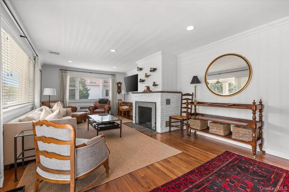 11 Portland Place, Huntington, NY, 3 Bedrooms Bedrooms, 7 Rooms Rooms,3 BathroomsBathrooms,Residential Lease,For Rent,Portland,0,1048648 11 Portland Place, Huntington, NY, 3 Bedrooms Bedrooms, 7 Rooms Rooms,3 BathroomsBathrooms,Residential Lease,For Rent,Portland,0,1048648