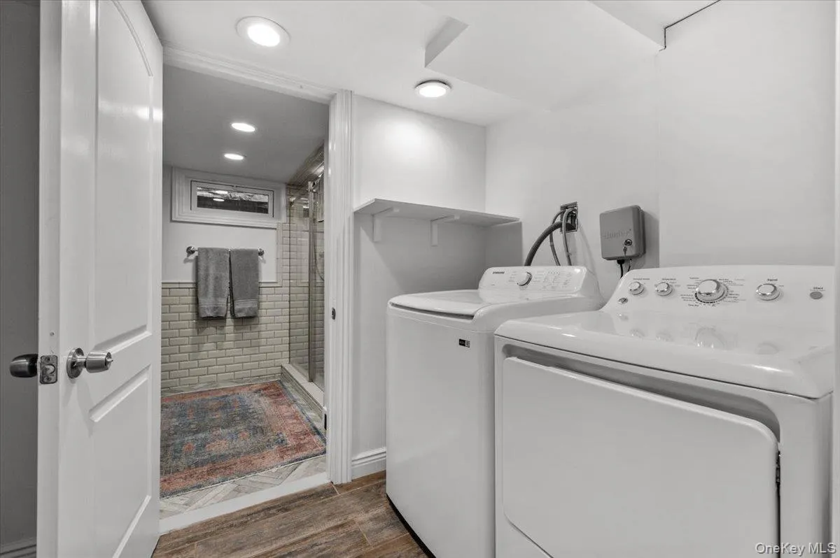 11 Portland Place, Huntington, NY, 3 Bedrooms Bedrooms, 7 Rooms Rooms,3 BathroomsBathrooms,Residential Lease,For Rent,Portland,0,1048648 11 Portland Place, Huntington, NY, 3 Bedrooms Bedrooms, 7 Rooms Rooms,3 BathroomsBathrooms,Residential Lease,For Rent,Portland,0,1048648