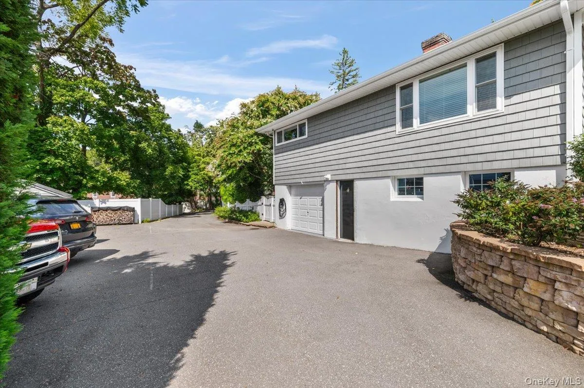 11 Portland Place, Huntington, NY, 3 Bedrooms Bedrooms, 7 Rooms Rooms,3 BathroomsBathrooms,Residential Lease,For Rent,Portland,0,1048648 11 Portland Place, Huntington, NY, 3 Bedrooms Bedrooms, 7 Rooms Rooms,3 BathroomsBathrooms,Residential Lease,For Rent,Portland,0,1048648