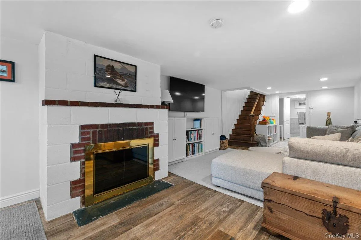 11 Portland Place, Huntington, NY, 3 Bedrooms Bedrooms, 7 Rooms Rooms,3 BathroomsBathrooms,Residential Lease,For Rent,Portland,0,1048648 11 Portland Place, Huntington, NY, 3 Bedrooms Bedrooms, 7 Rooms Rooms,3 BathroomsBathrooms,Residential Lease,For Rent,Portland,0,1048648