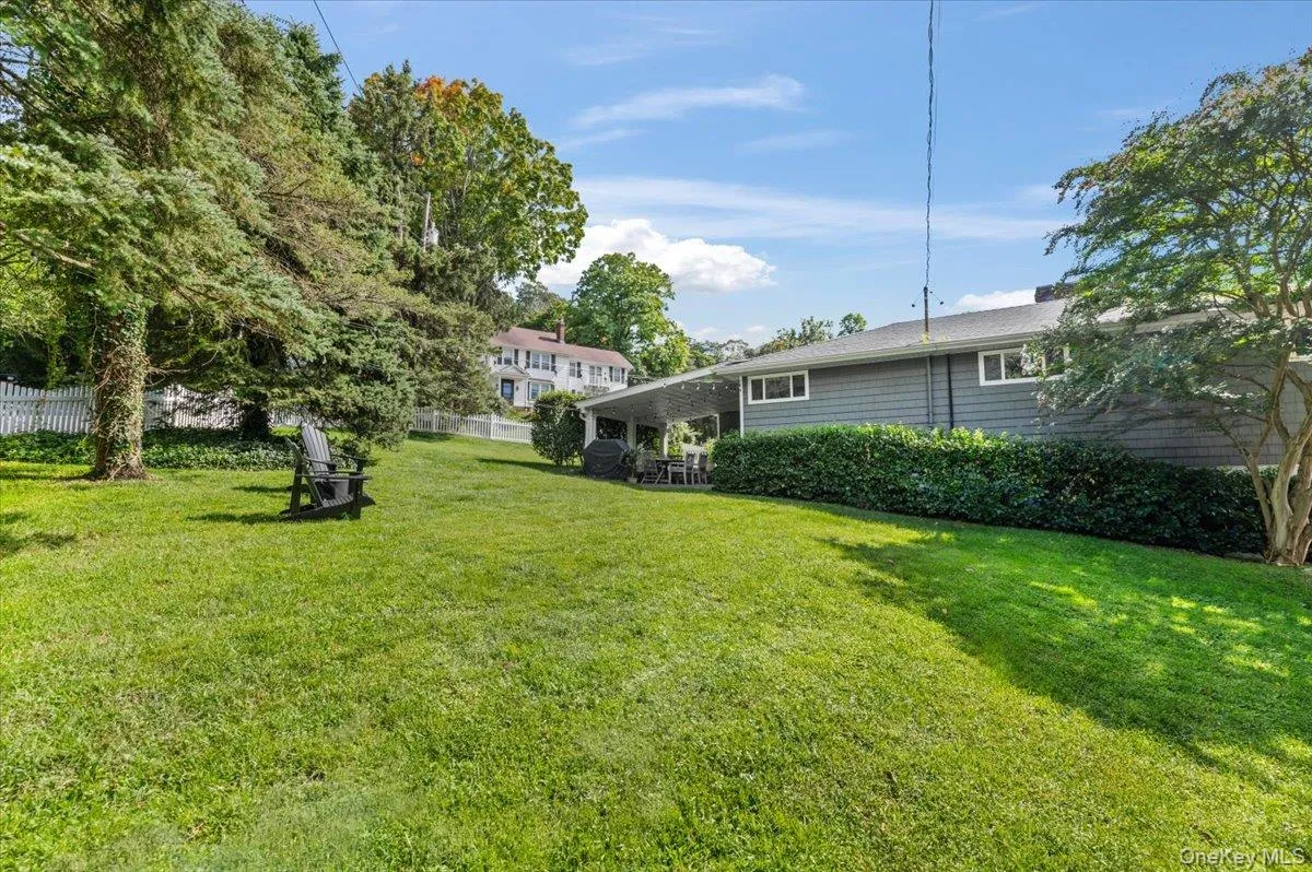 11 Portland Place, Huntington, NY, 3 Bedrooms Bedrooms, 7 Rooms Rooms,3 BathroomsBathrooms,Residential Lease,For Rent,Portland,0,1048648 11 Portland Place, Huntington, NY, 3 Bedrooms Bedrooms, 7 Rooms Rooms,3 BathroomsBathrooms,Residential Lease,For Rent,Portland,0,1048648